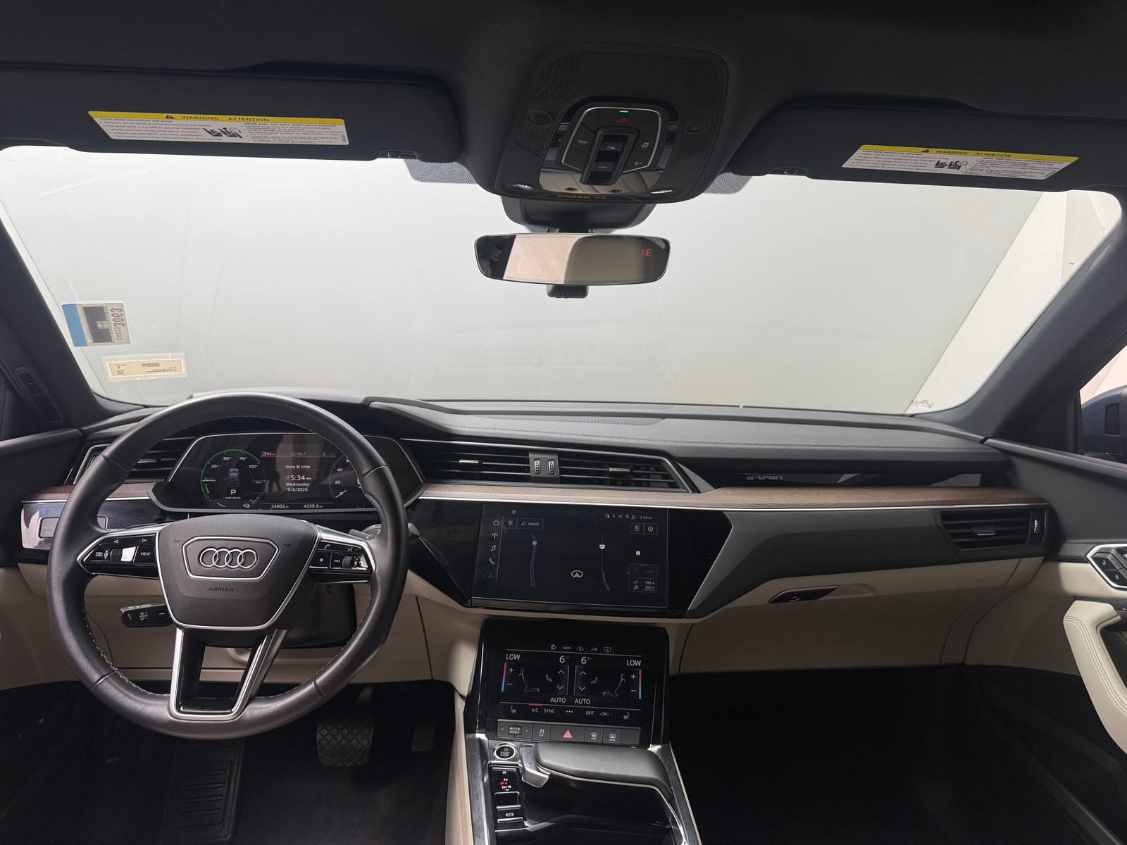 Thumbnail: 2023 Audi e-tron S - 2