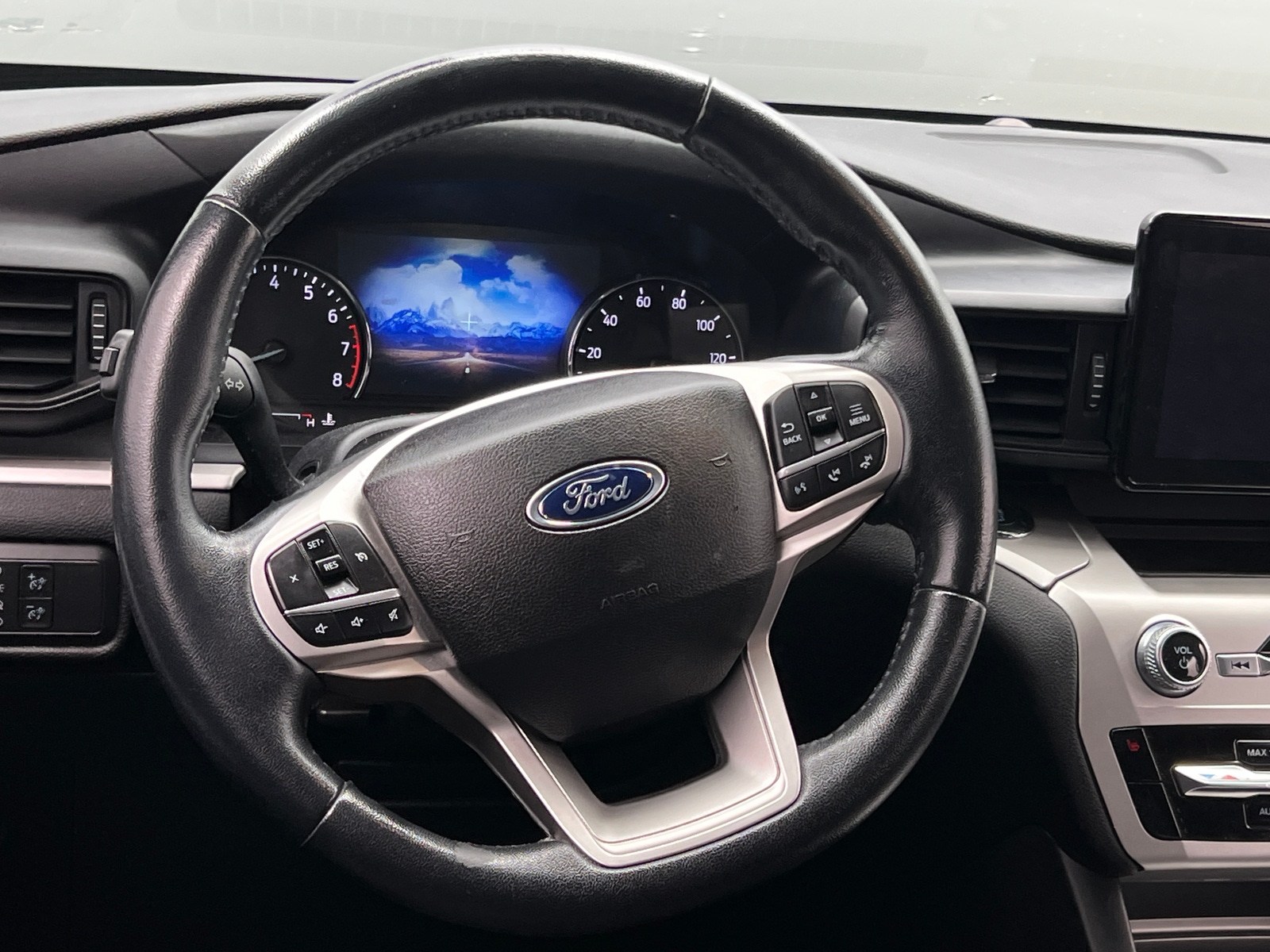 Thumbnail: 2022 Ford Explorer - 5