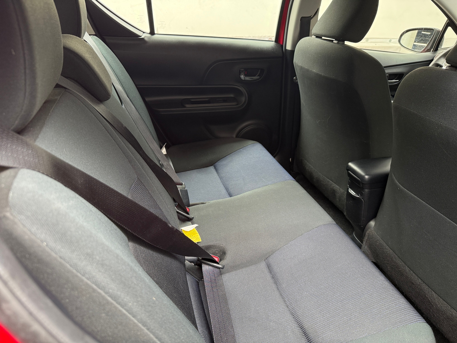 Thumbnail: 2017 Toyota Prius c - 6