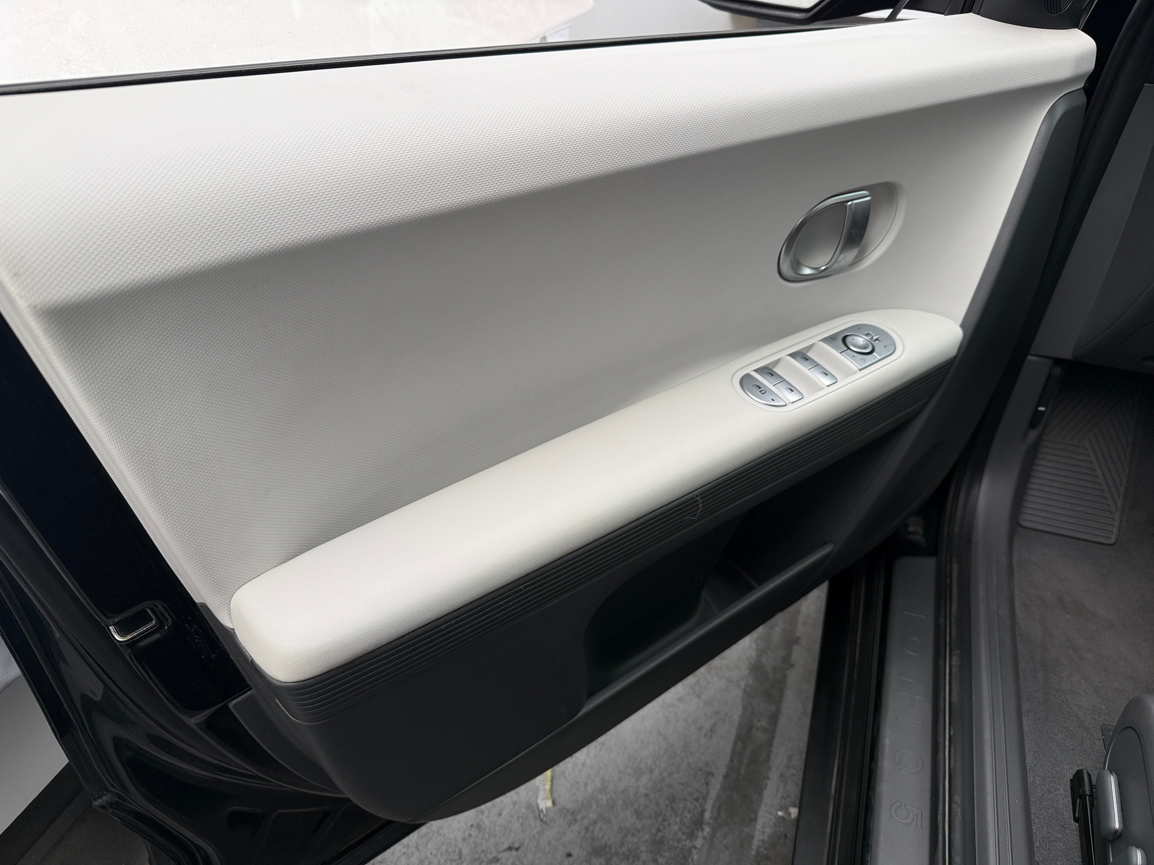 Used 2024 Hyundai IONIQ 5 SE with VIN KM8KMDDF7RU281623 for sale in Pewaukee, WI