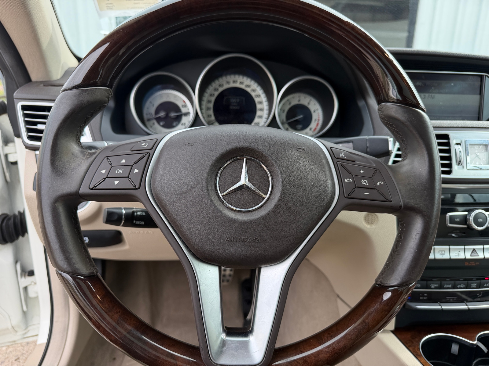 Thumbnail: 2014 Mercedes-Benz E-Class - 3