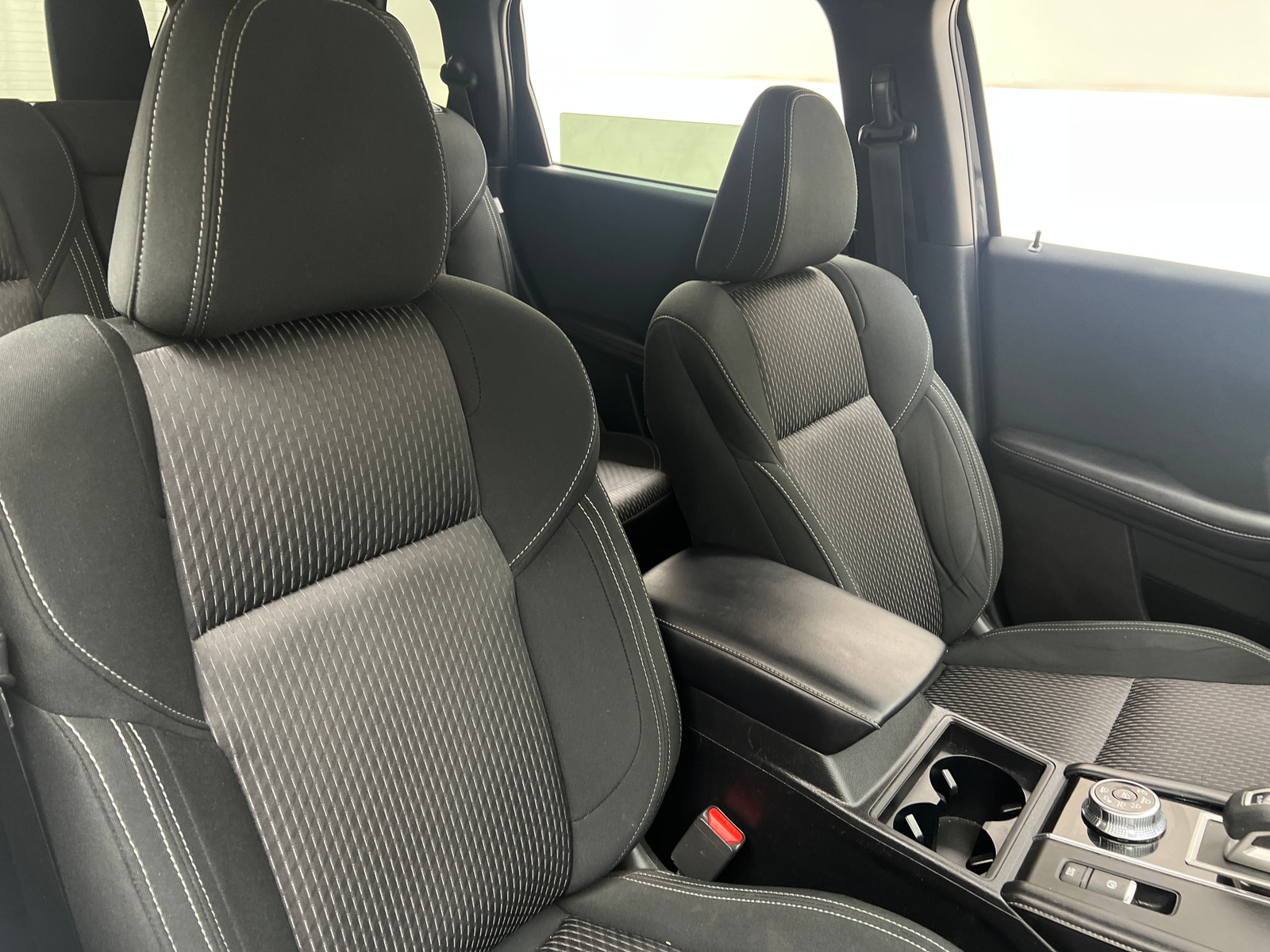 Thumbnail: 2022 Mitsubishi Outlander - 2