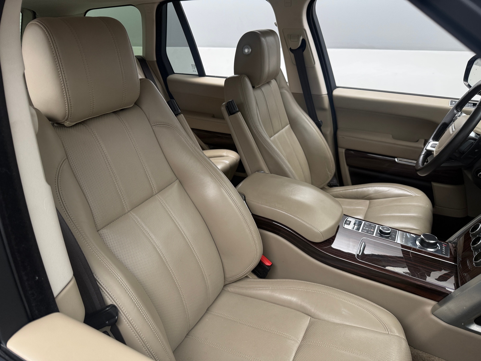 Thumbnail: 2016 Land Rover Range Rover - 2