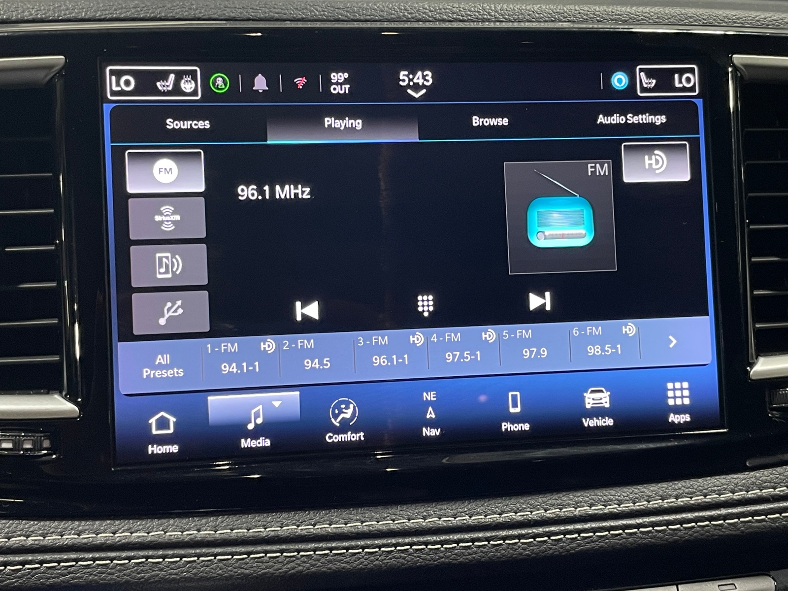 Thumbnail: 2024 Chrysler Pacifica - 3