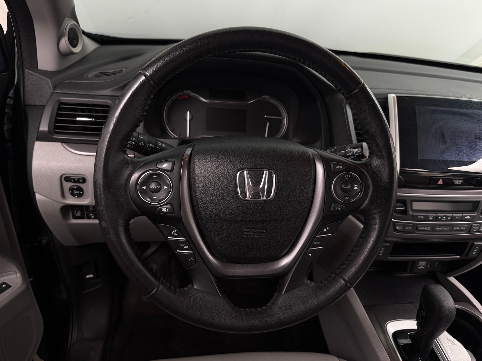 Thumbnail: 2017 Honda Pilot - 4