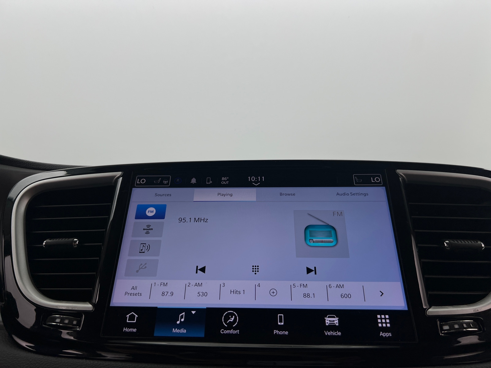 Thumbnail: 2024 Chrysler Pacifica - 3