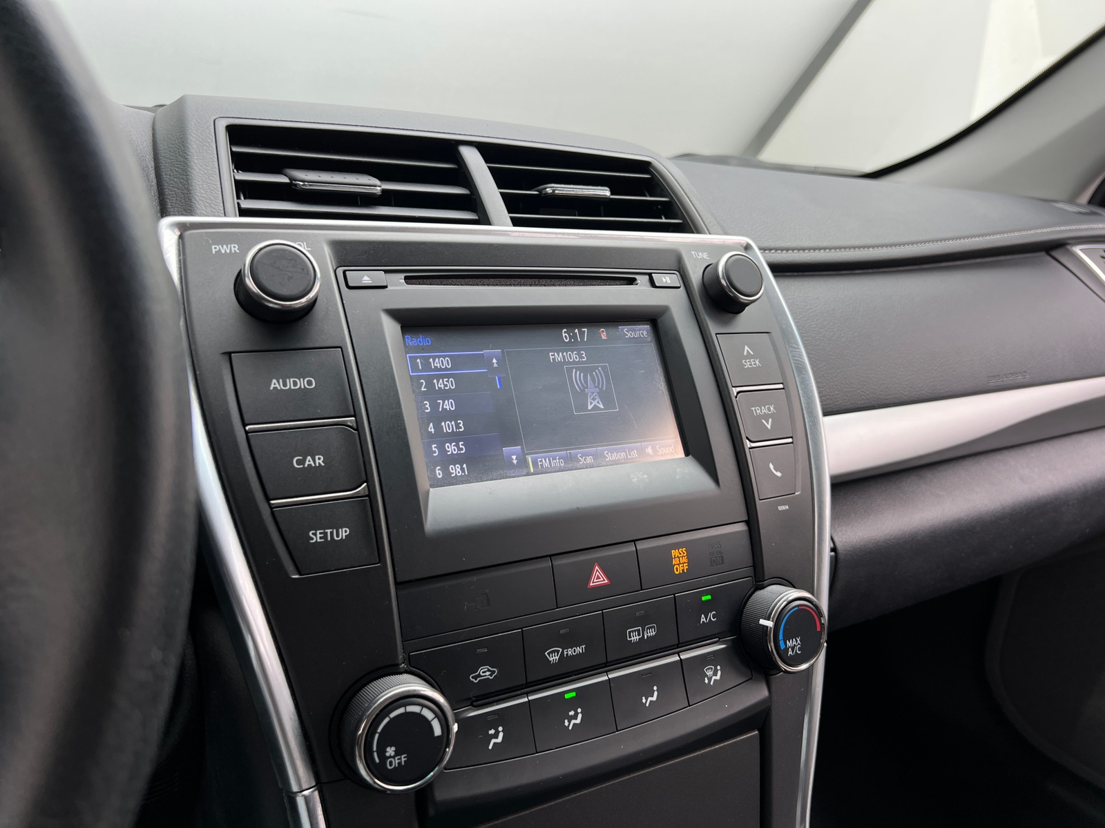 Thumbnail: 2016 Toyota Camry - 4