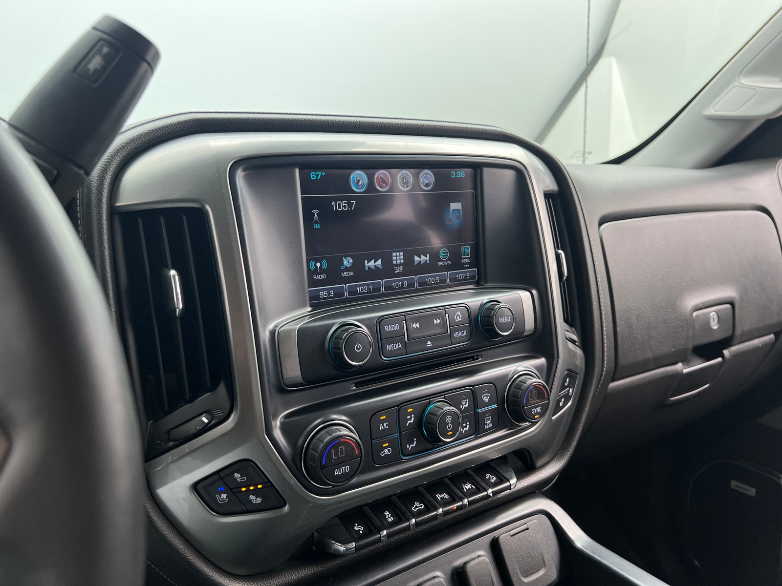 Thumbnail: 2017 Chevrolet Silverado 1500 - 3