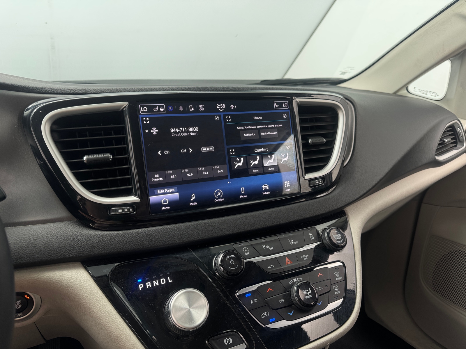 Thumbnail: 2024 Chrysler Pacifica - 3