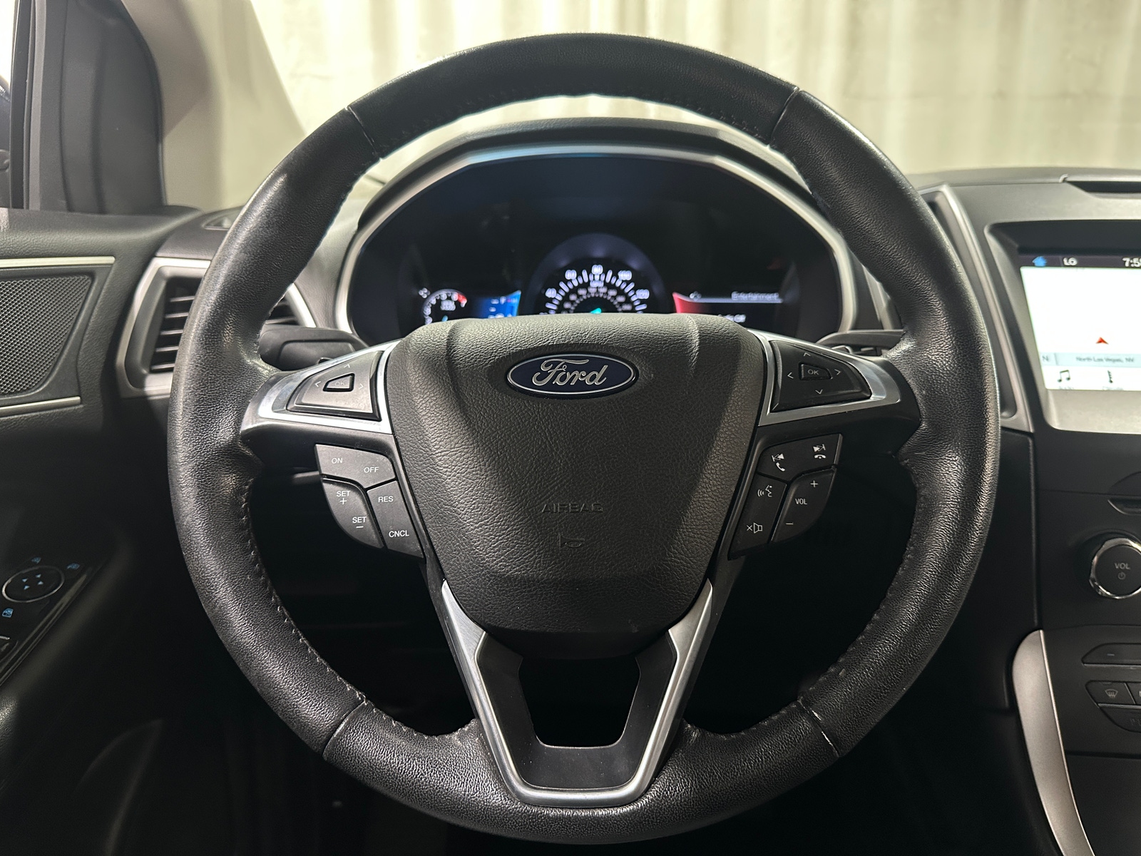Thumbnail: 2017 Ford Edge - 4