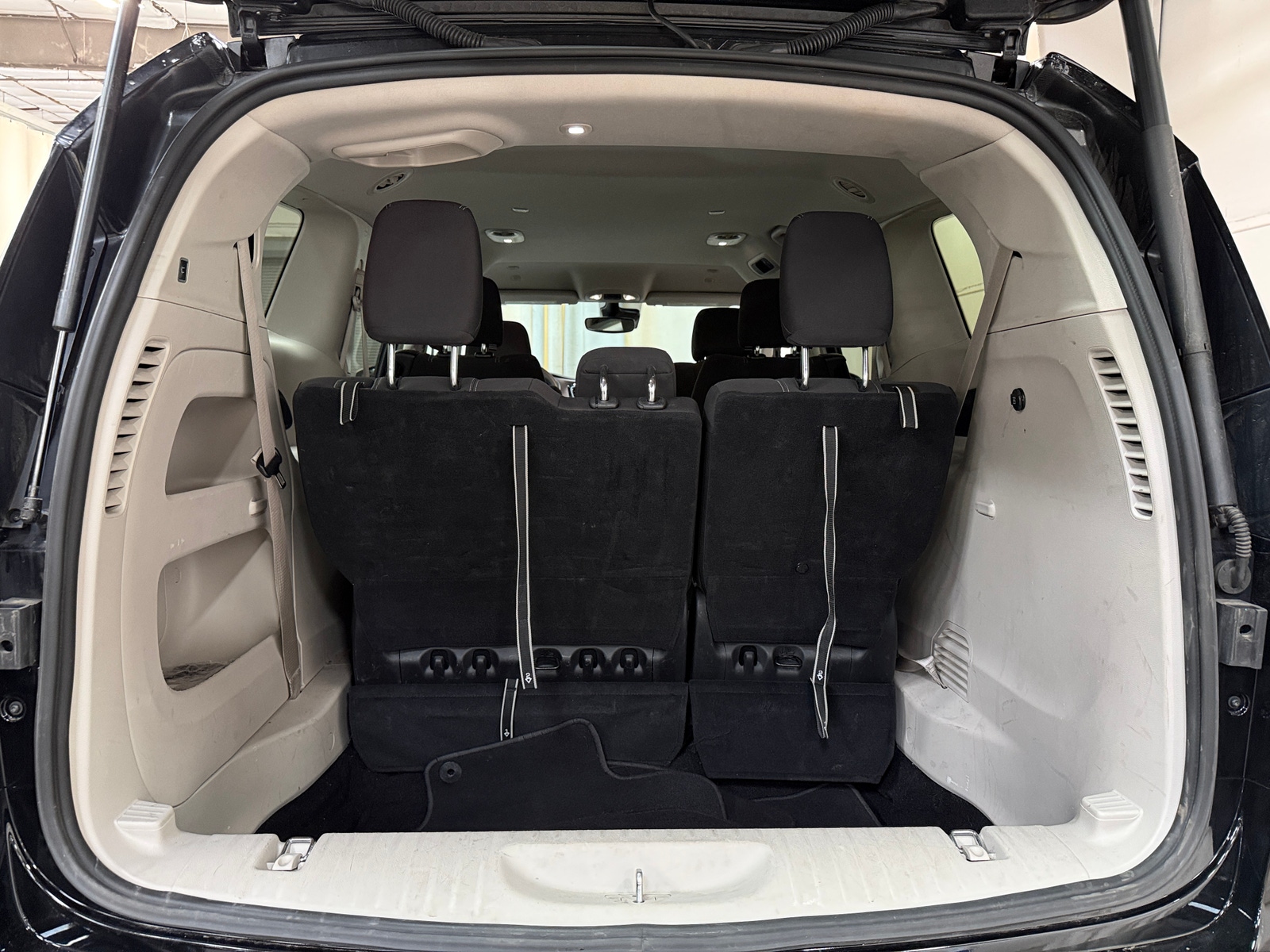 Thumbnail: 2024 Chrysler Voyager - 7