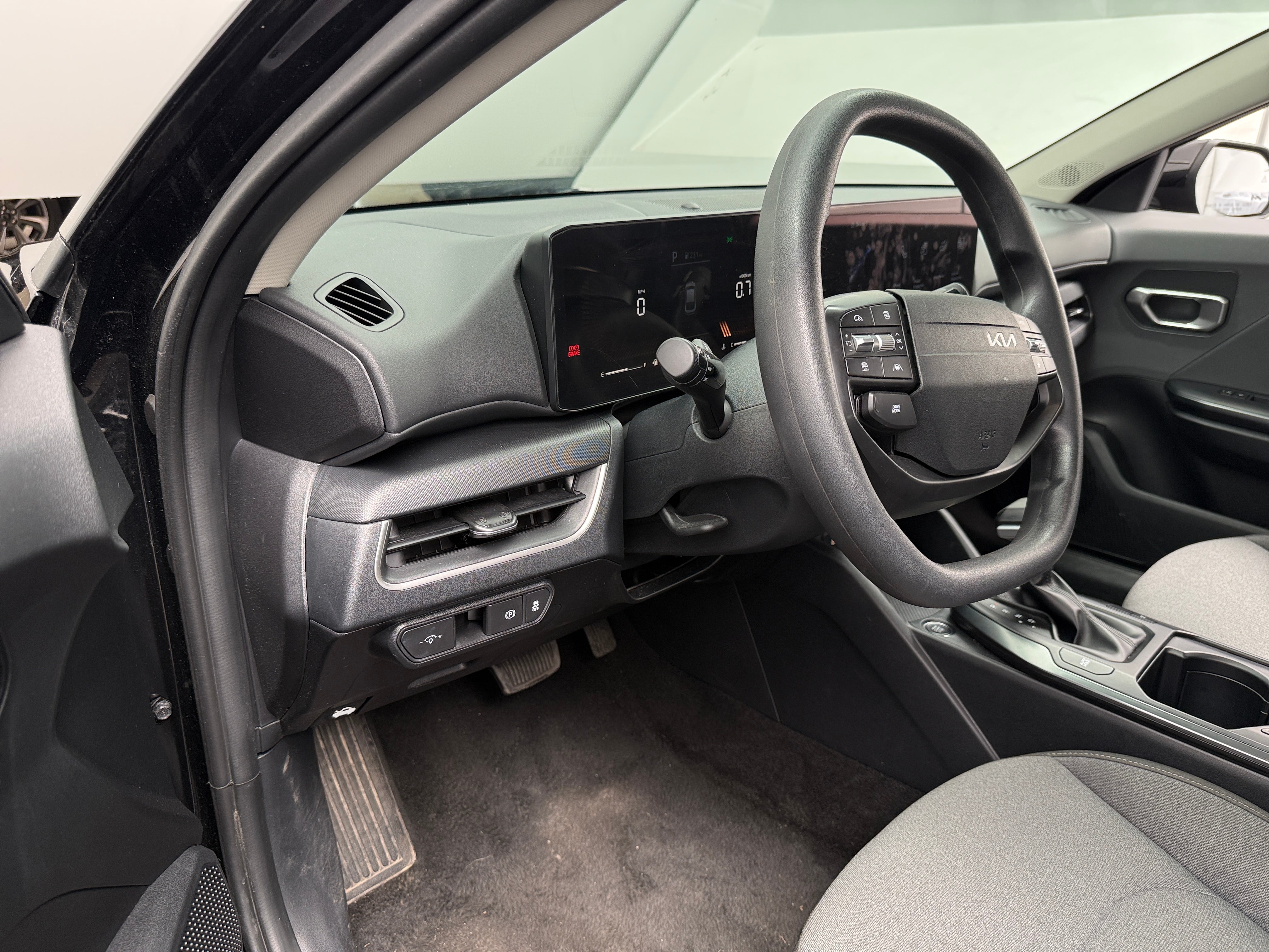2025 Kia K4 LXS - Photo 10