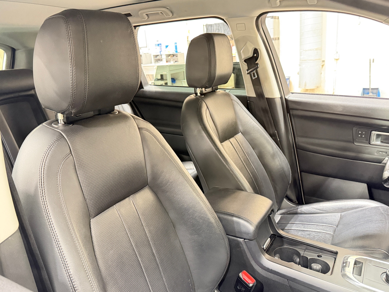 Thumbnail: 2019 Land Rover Discovery Sport - 2