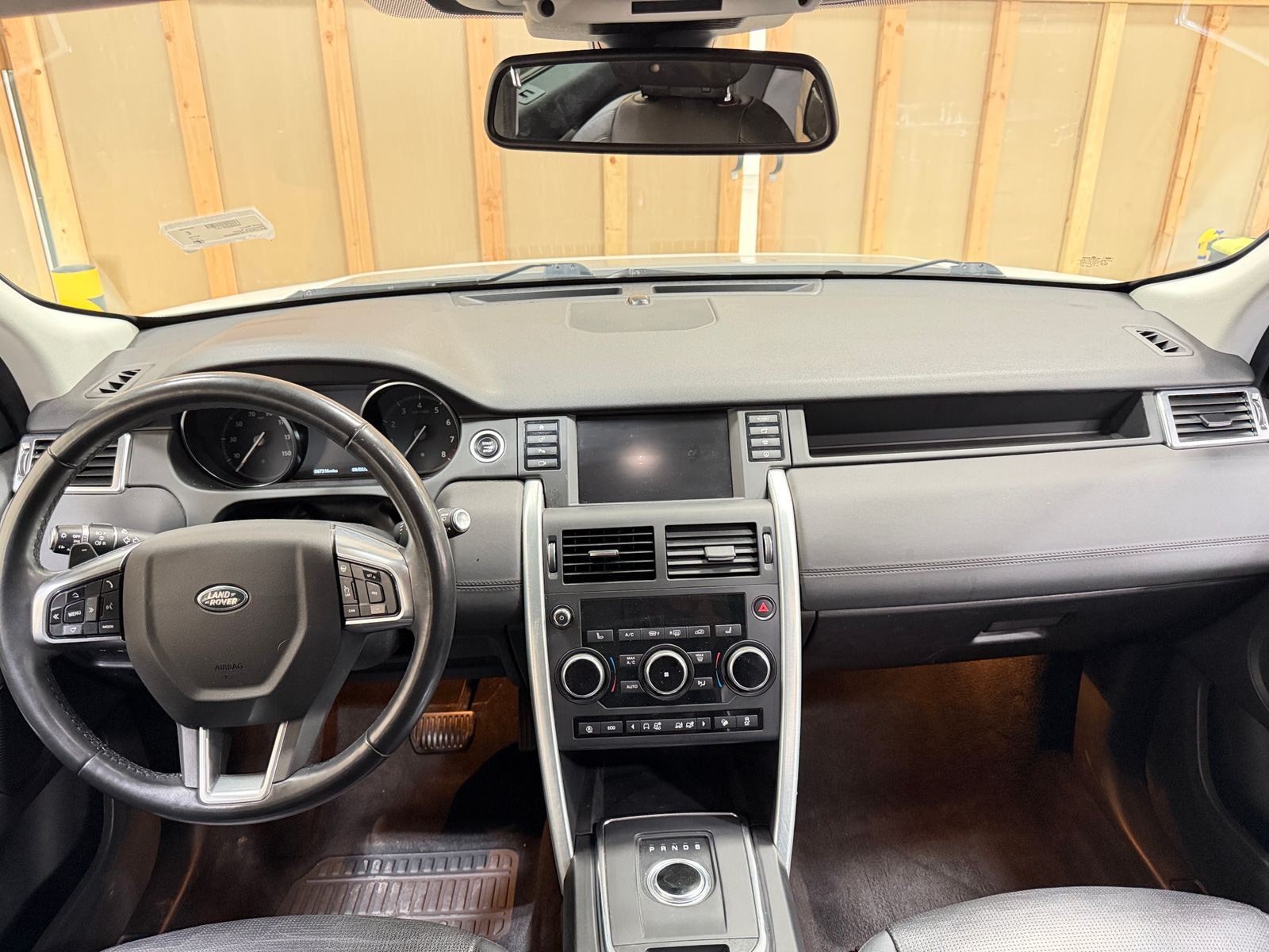Thumbnail: 2019 Land Rover Discovery Sport - 3
