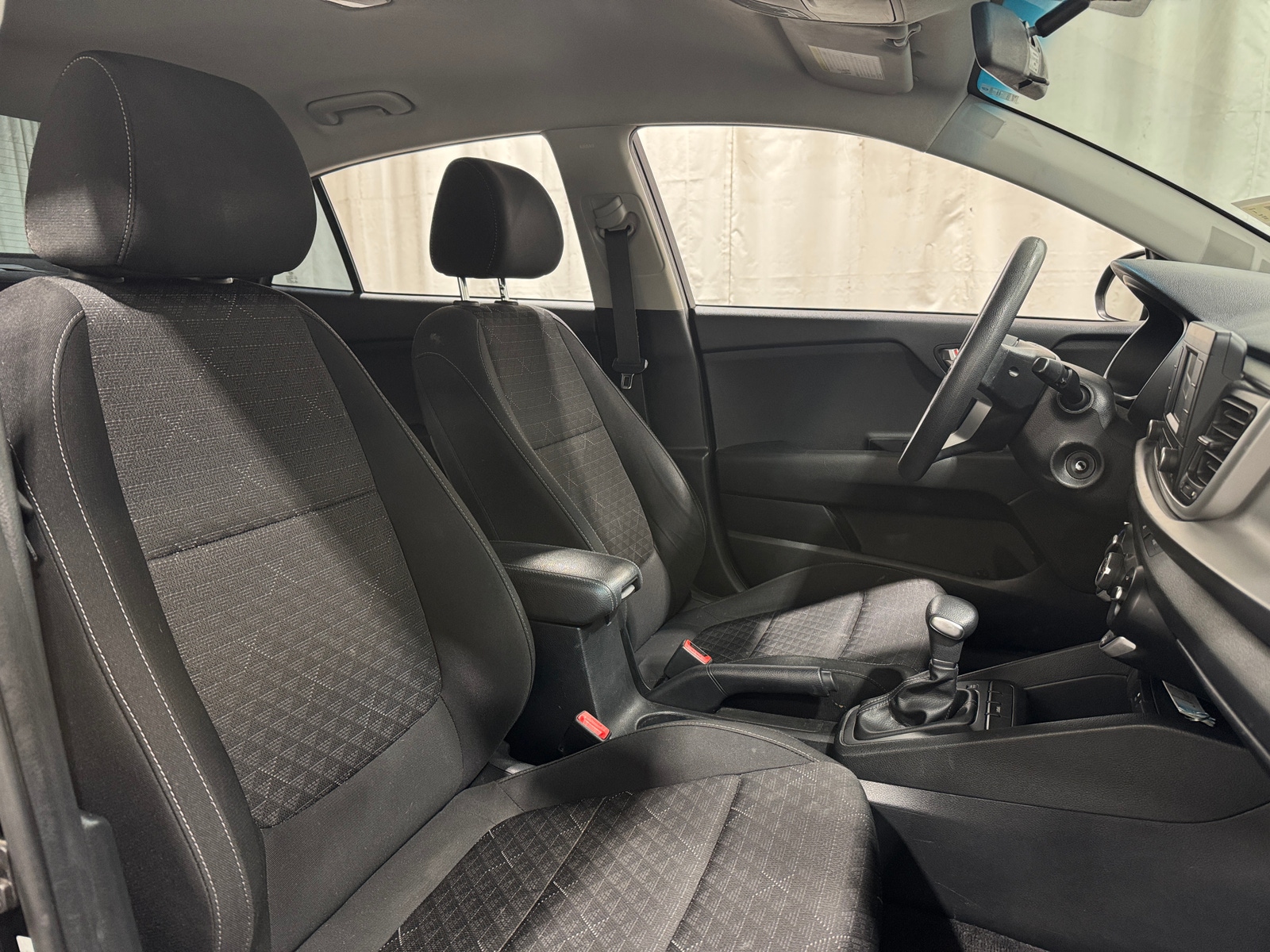 Thumbnail: 2019 Kia Rio - 2