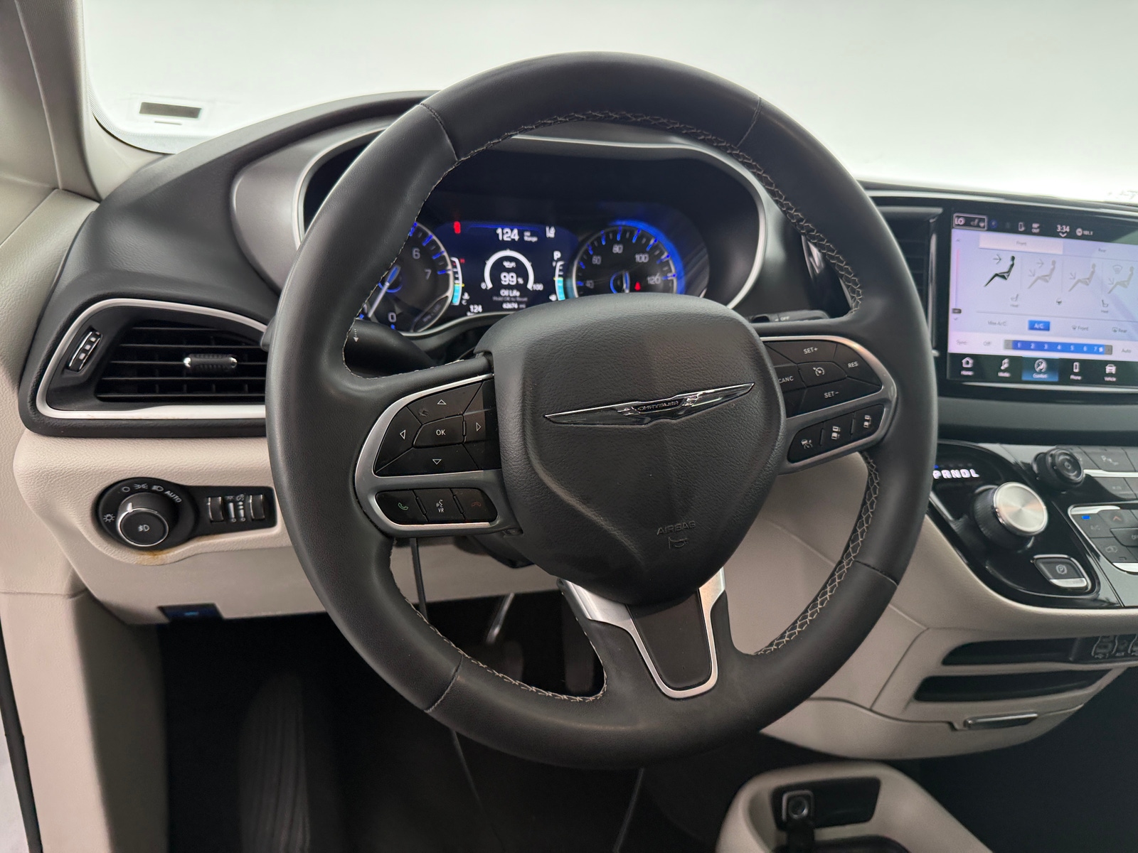 Thumbnail: 2024 Chrysler Pacifica - 4
