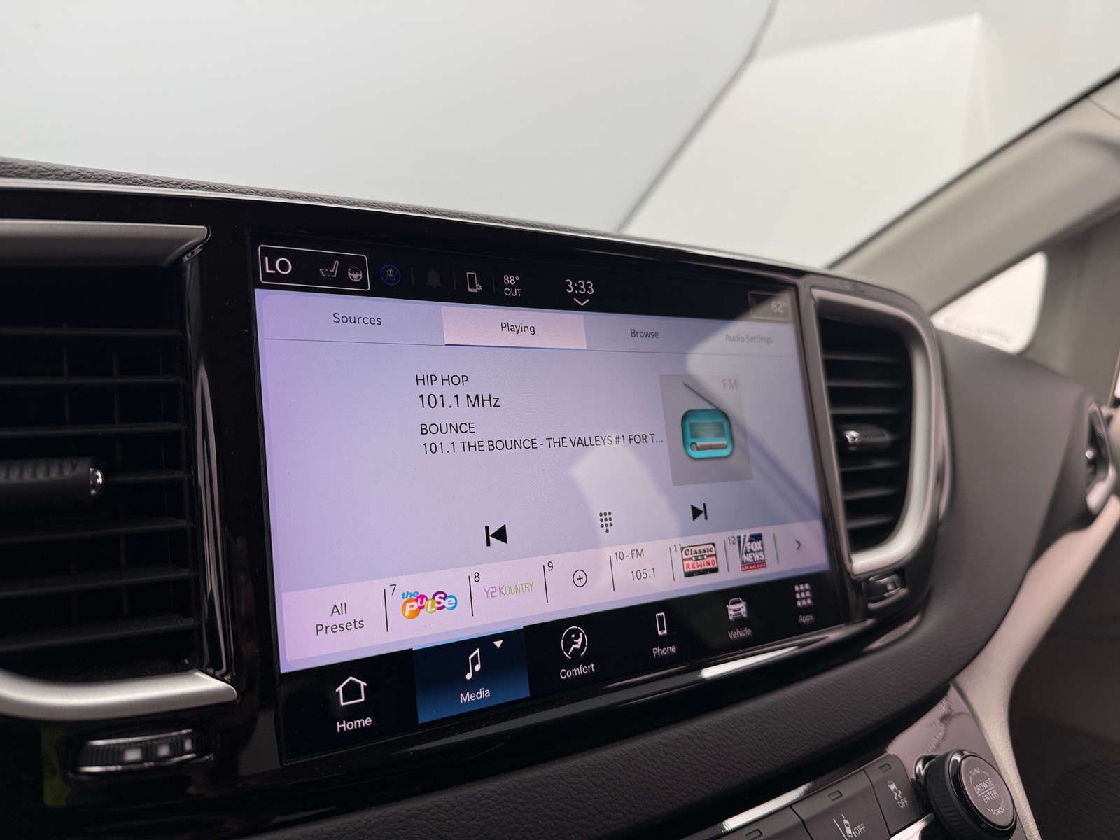 Thumbnail: 2024 Chrysler Pacifica - 3