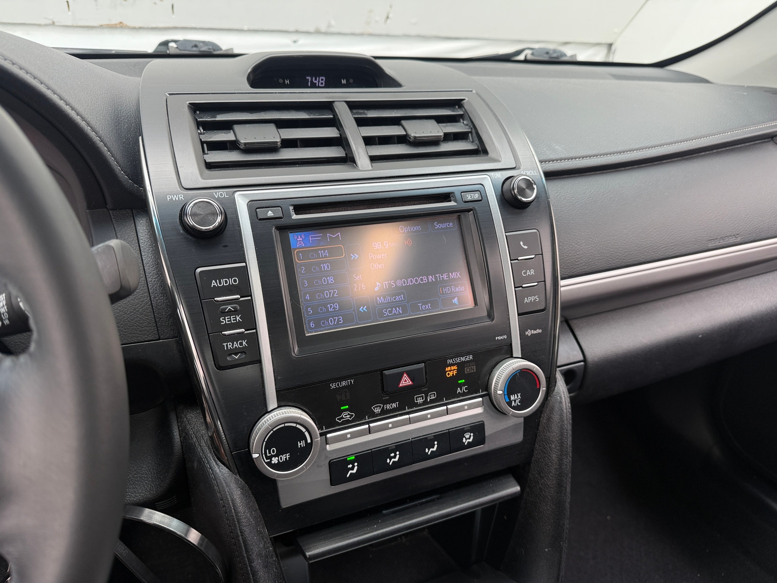 Thumbnail: 2014 Toyota Camry - 4