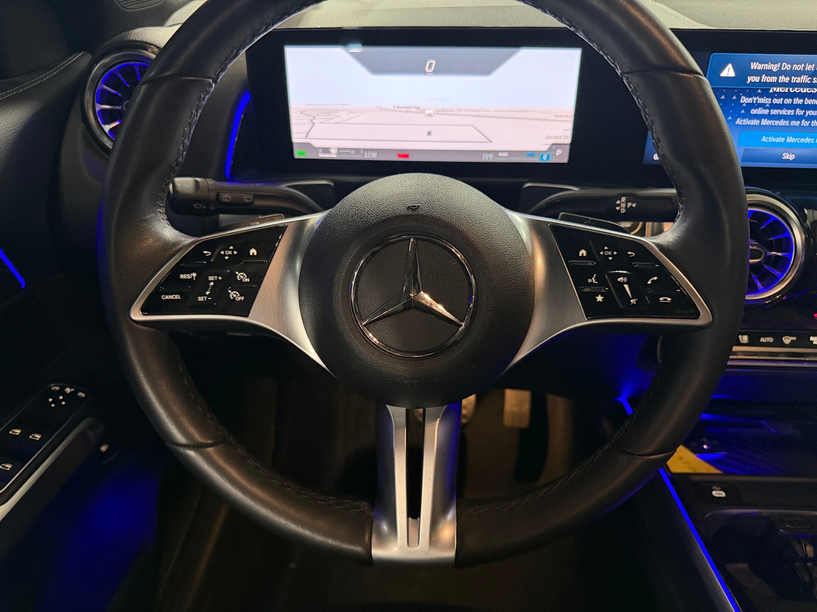 Thumbnail: 2024 Mercedes-Benz GLB - 4