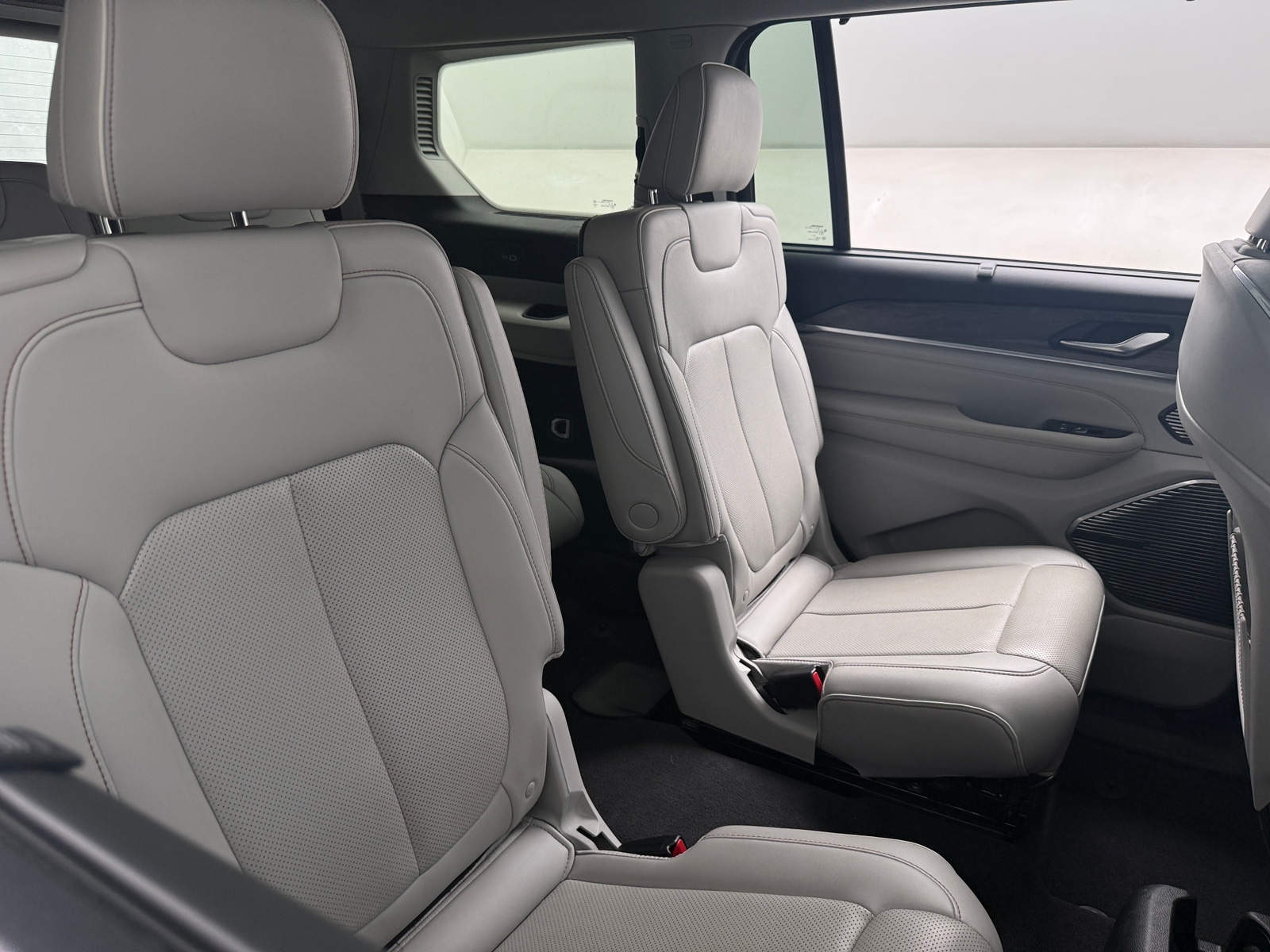 Thumbnail: 2022 Jeep Grand Cherokee L - 5