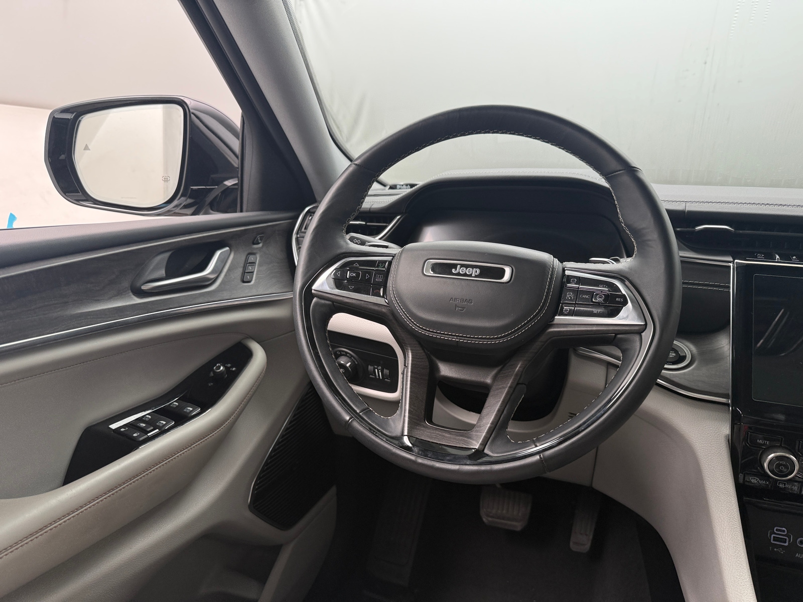 Thumbnail: 2022 Jeep Grand Cherokee L - 4