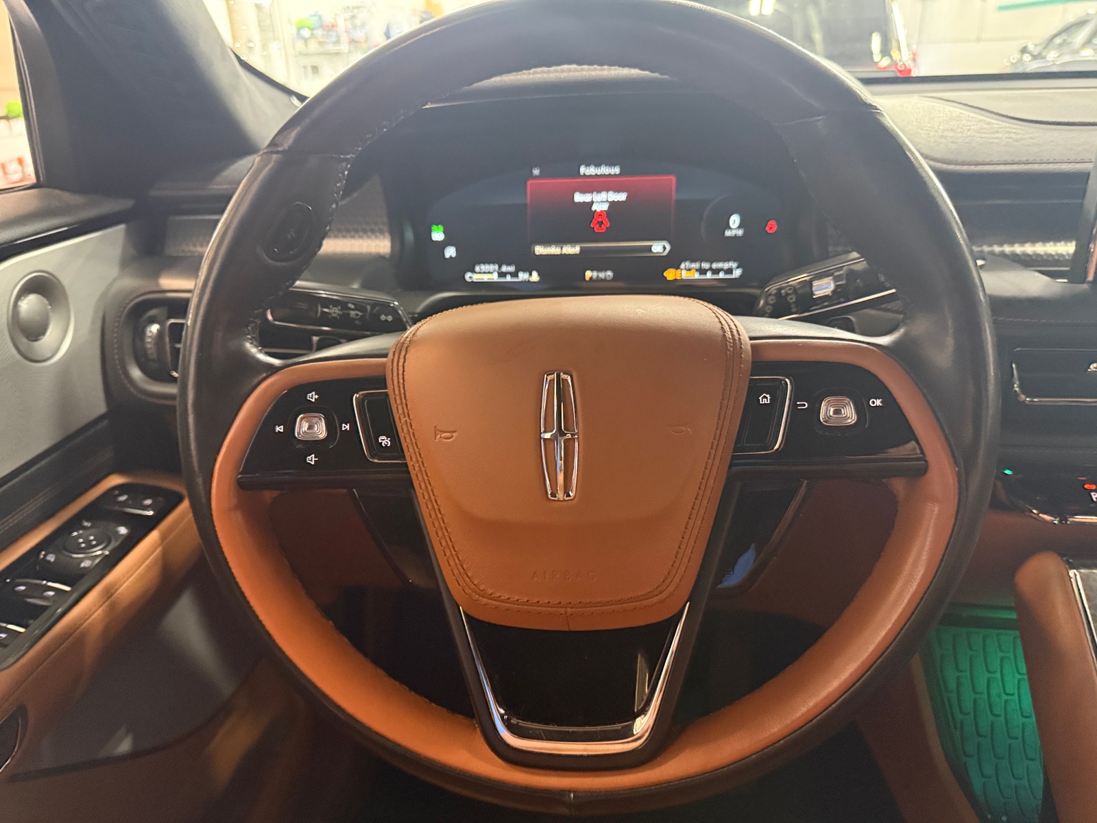 Thumbnail: 2022 Lincoln Aviator - 4