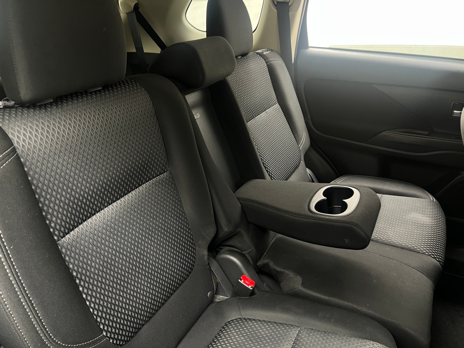 Thumbnail: 2019 Mitsubishi Outlander - 6