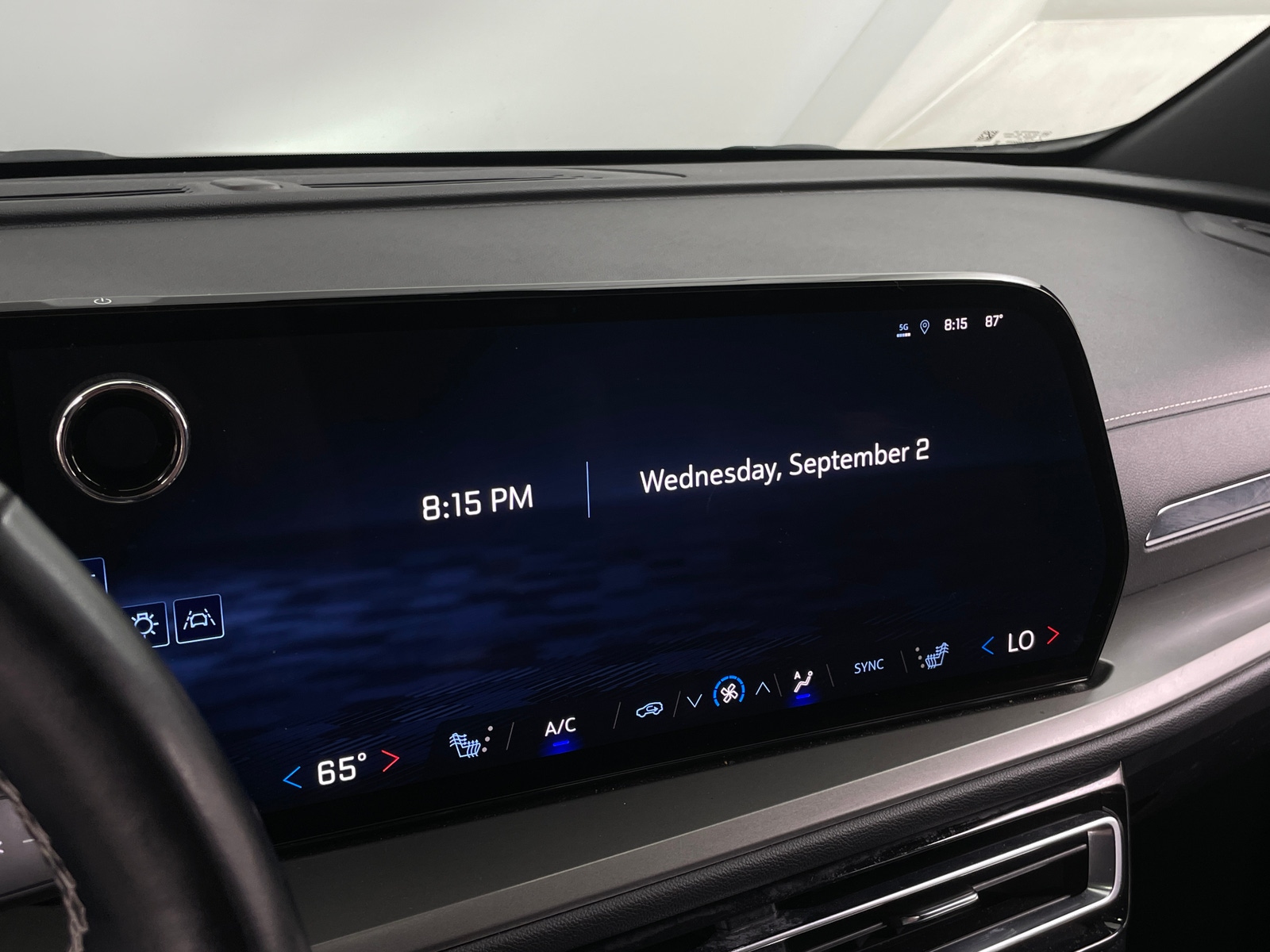 Thumbnail: 2025 Chevrolet Traverse - 3