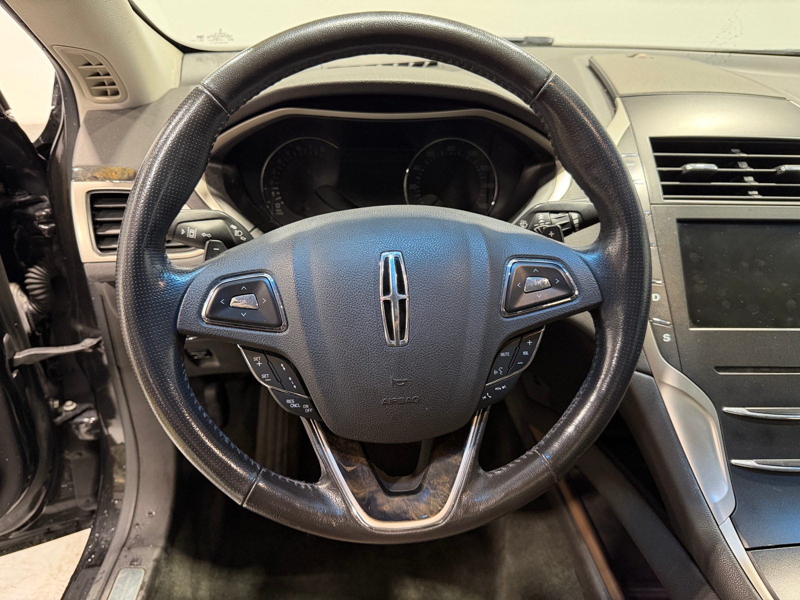 Thumbnail: 2013 Lincoln MKZ - 4