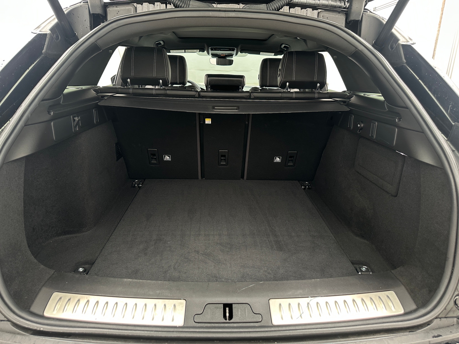 Thumbnail: 2020 Land Rover Range Rover Velar - 6