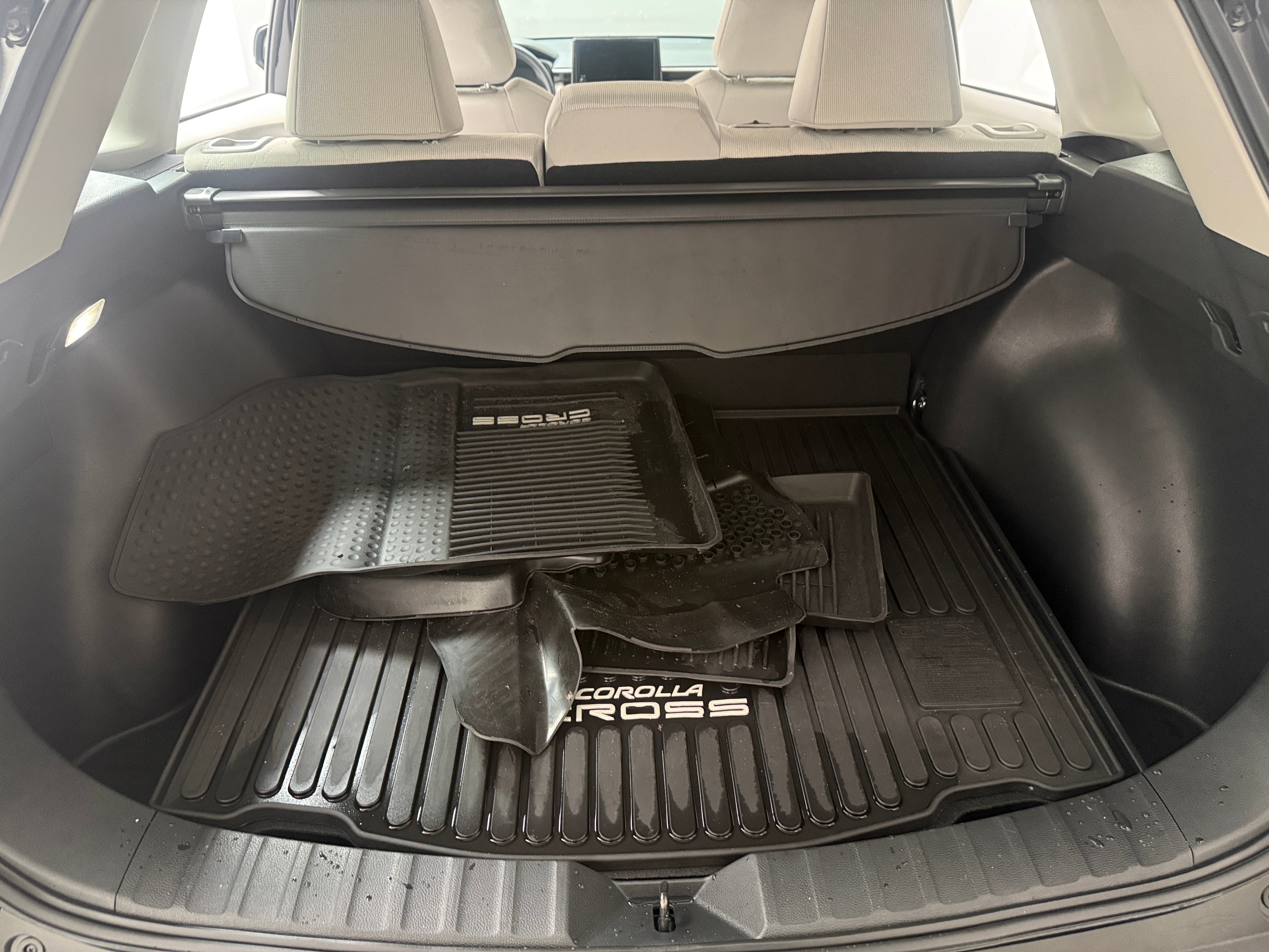 2026 Toyota Corolla Cross L - Photo 9