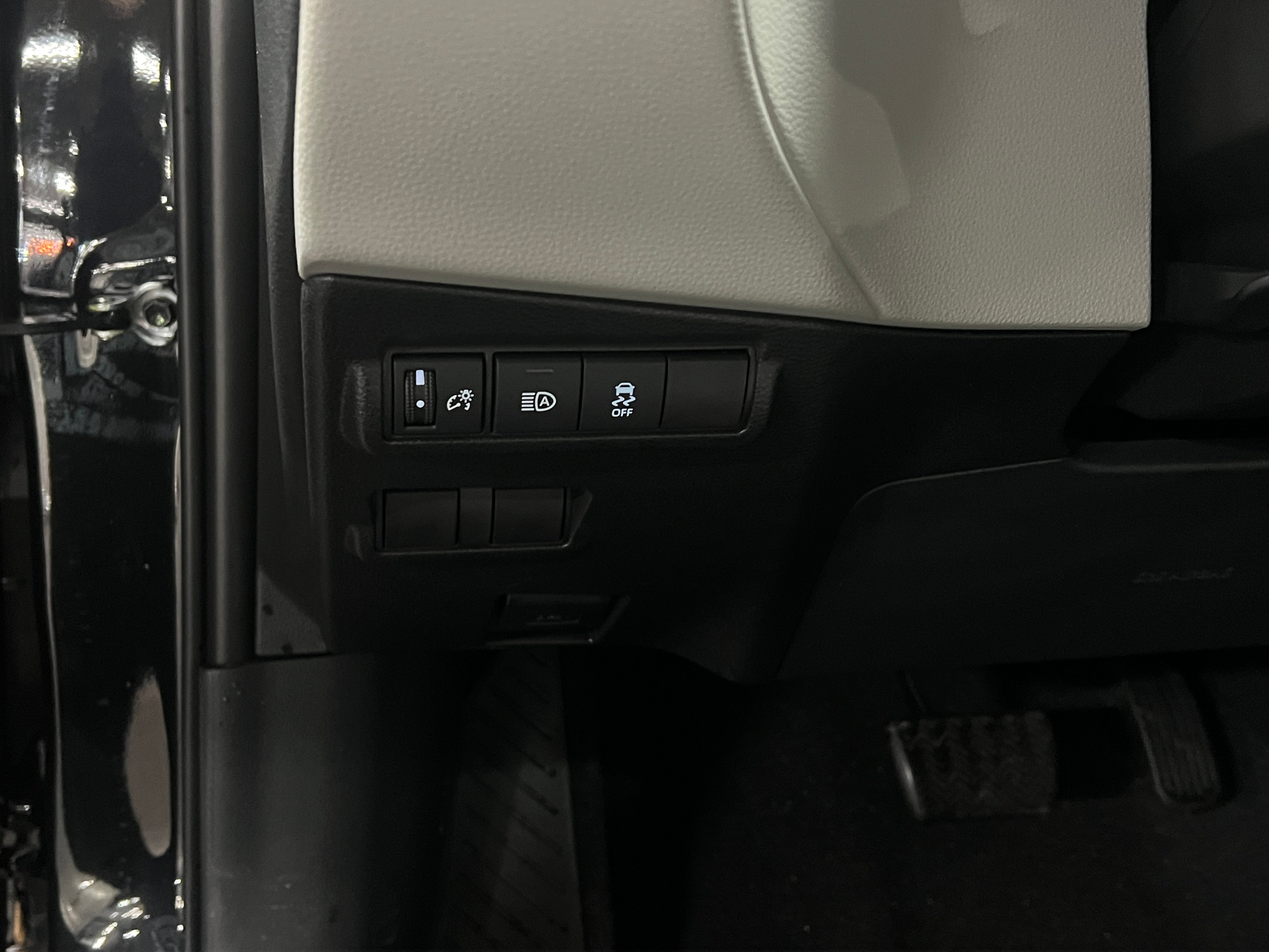 2026 Toyota Corolla Cross L - Photo 2