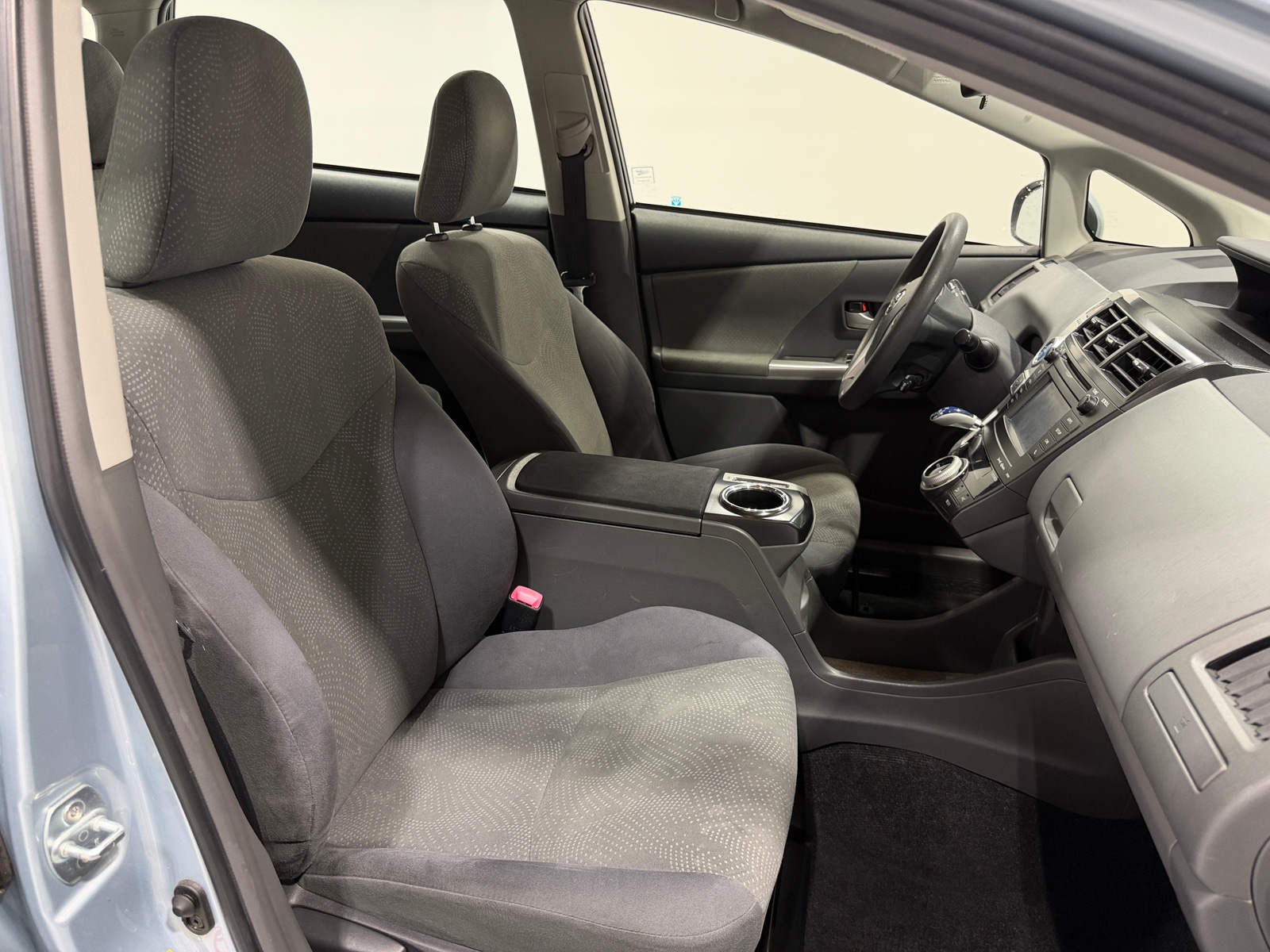 Thumbnail: 2013 Toyota Prius v - 2
