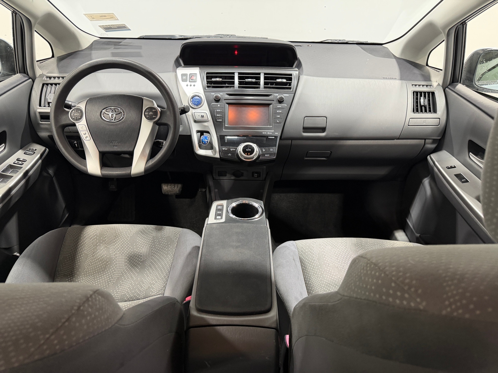 Thumbnail: 2013 Toyota Prius v - 3