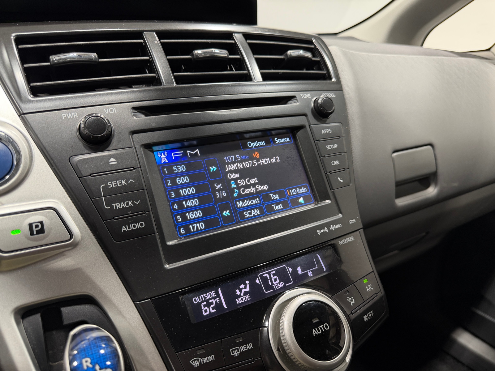 Thumbnail: 2013 Toyota Prius v - 4