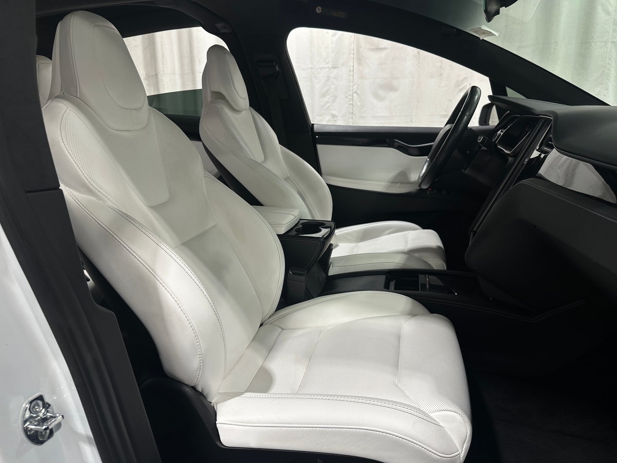 2018 Tesla Model X 100D Ludicrous Performance in Pearl White Multi-coat — photo 2