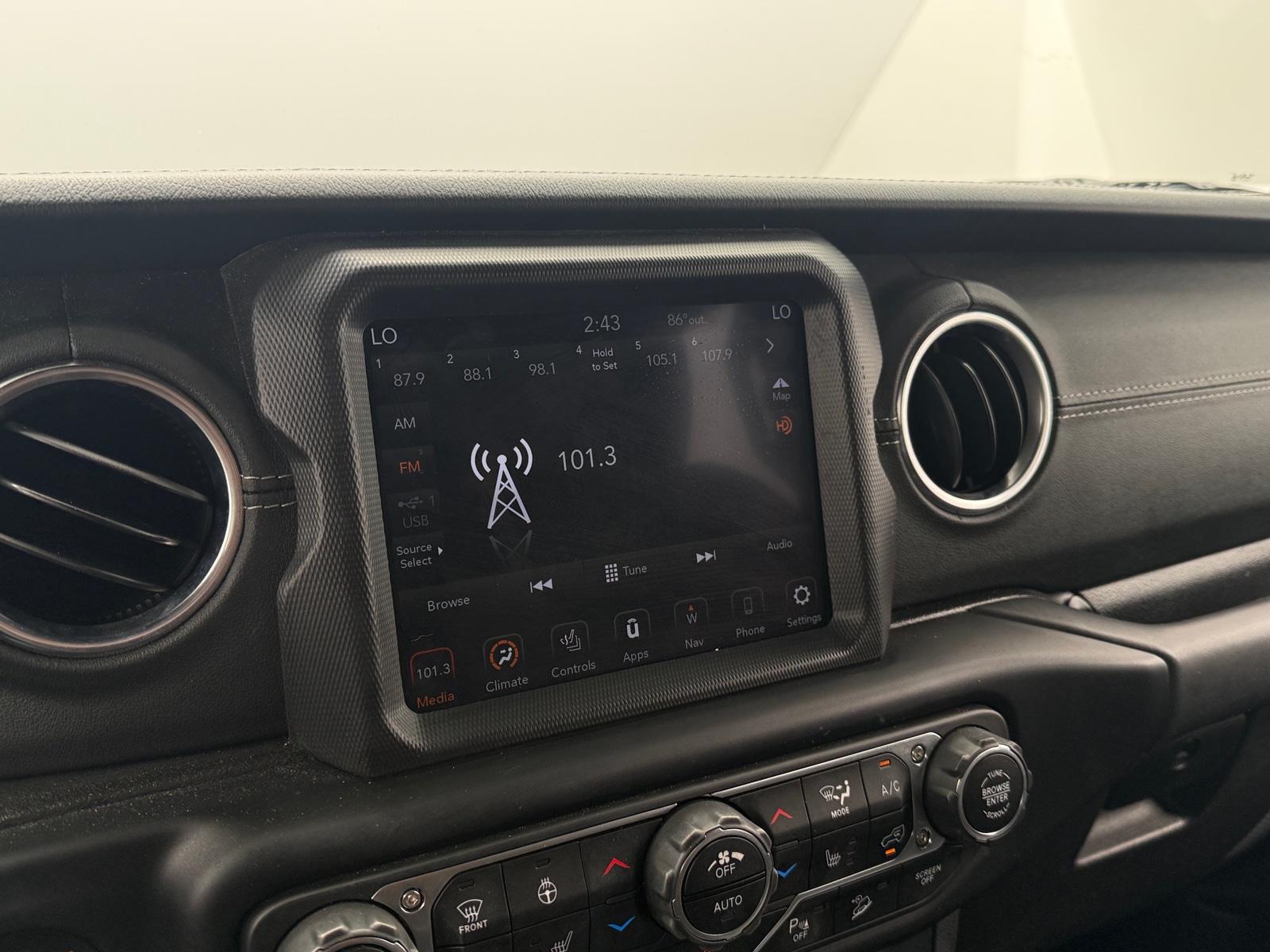 Thumbnail: 2019 Jeep Wrangler - 3
