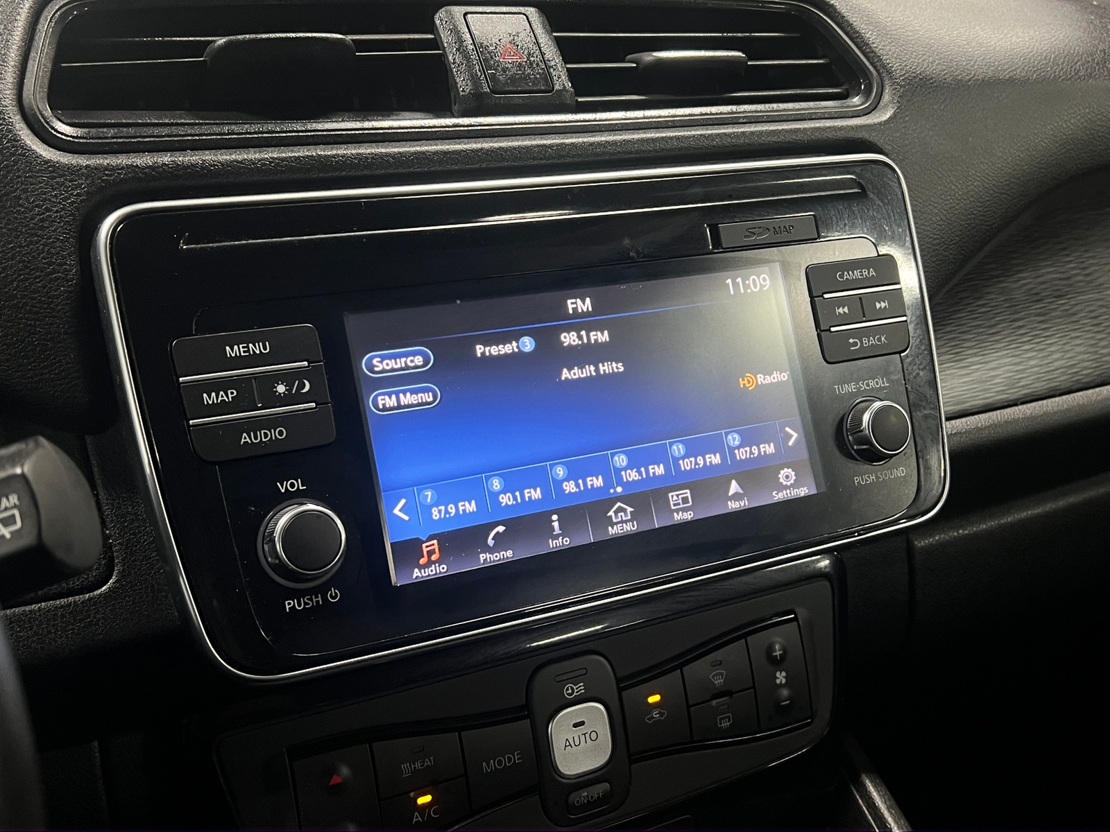 Thumbnail: 2019 Nissan Leaf - 4