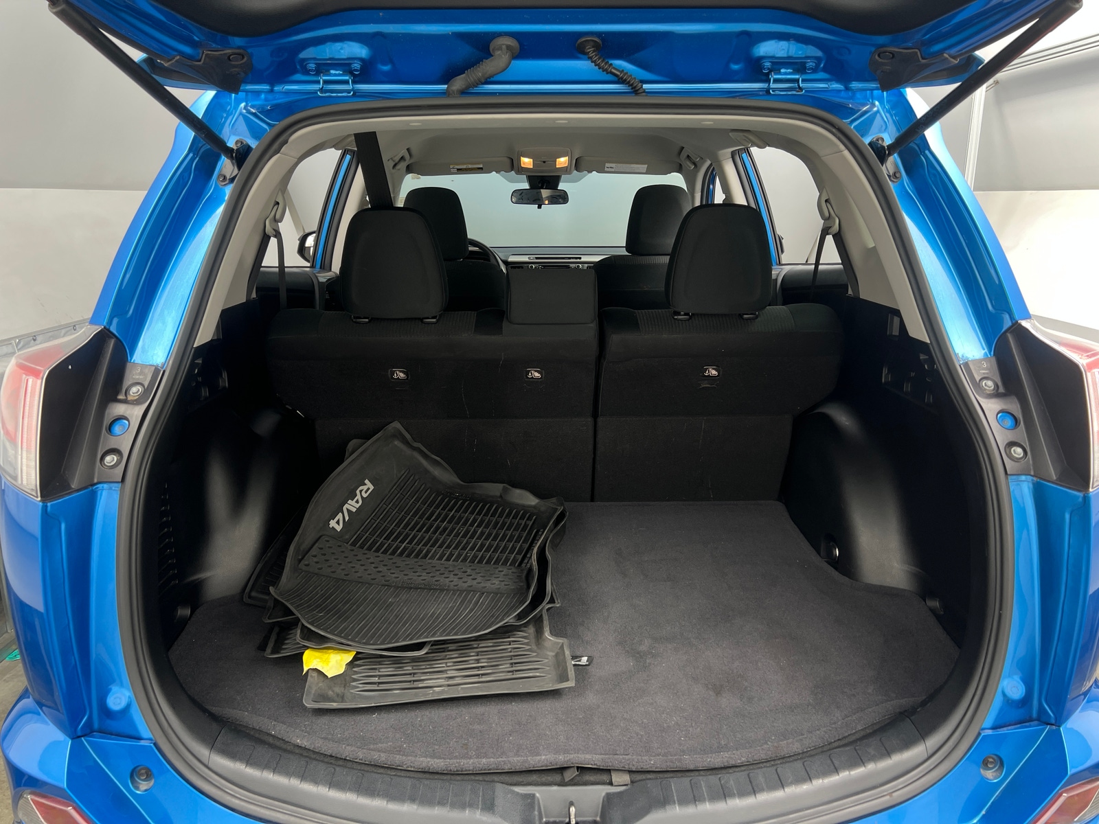 Thumbnail: 2018 Toyota RAV4 - 7