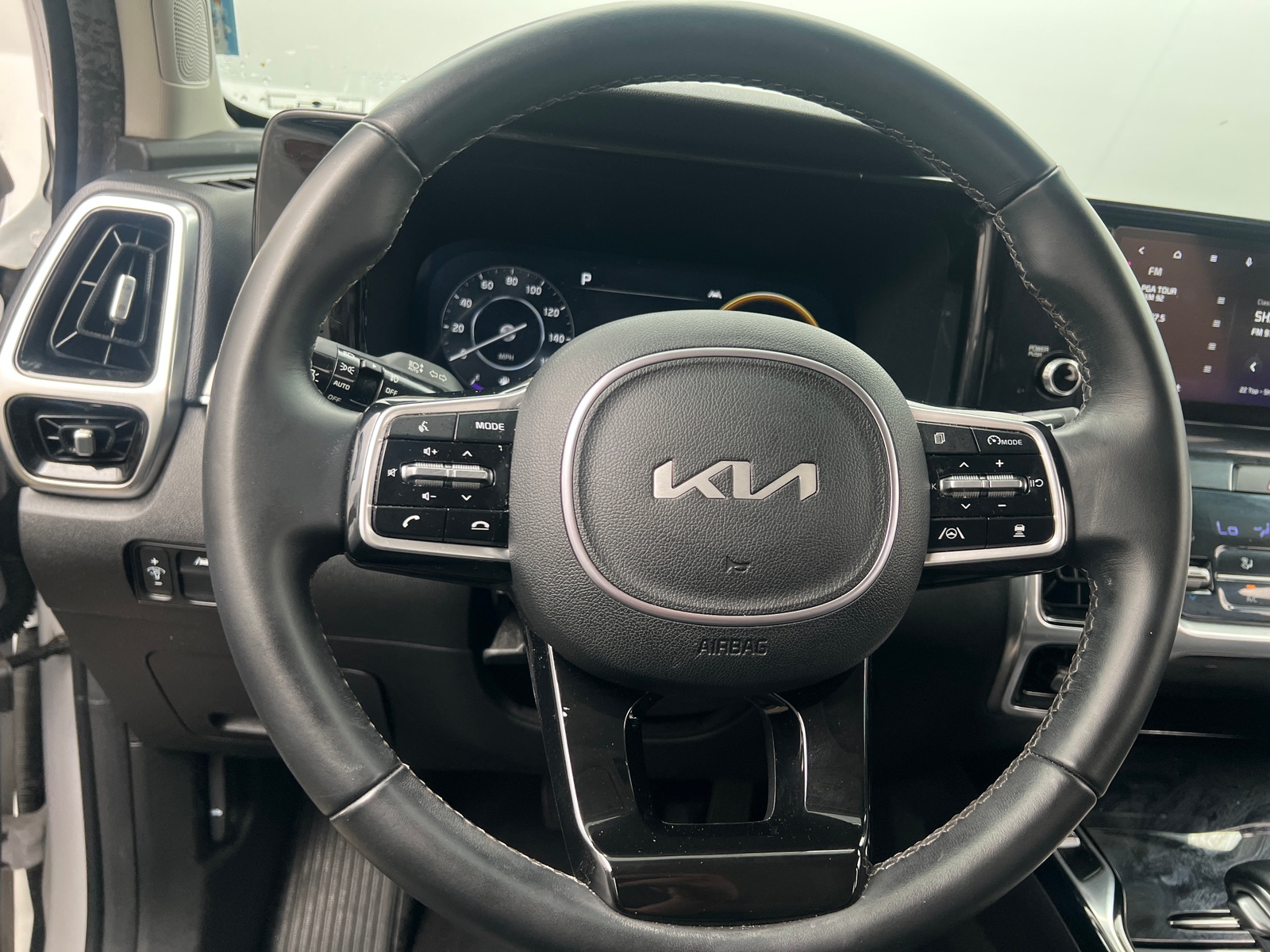 Thumbnail: 2023 Kia Sorento - 4