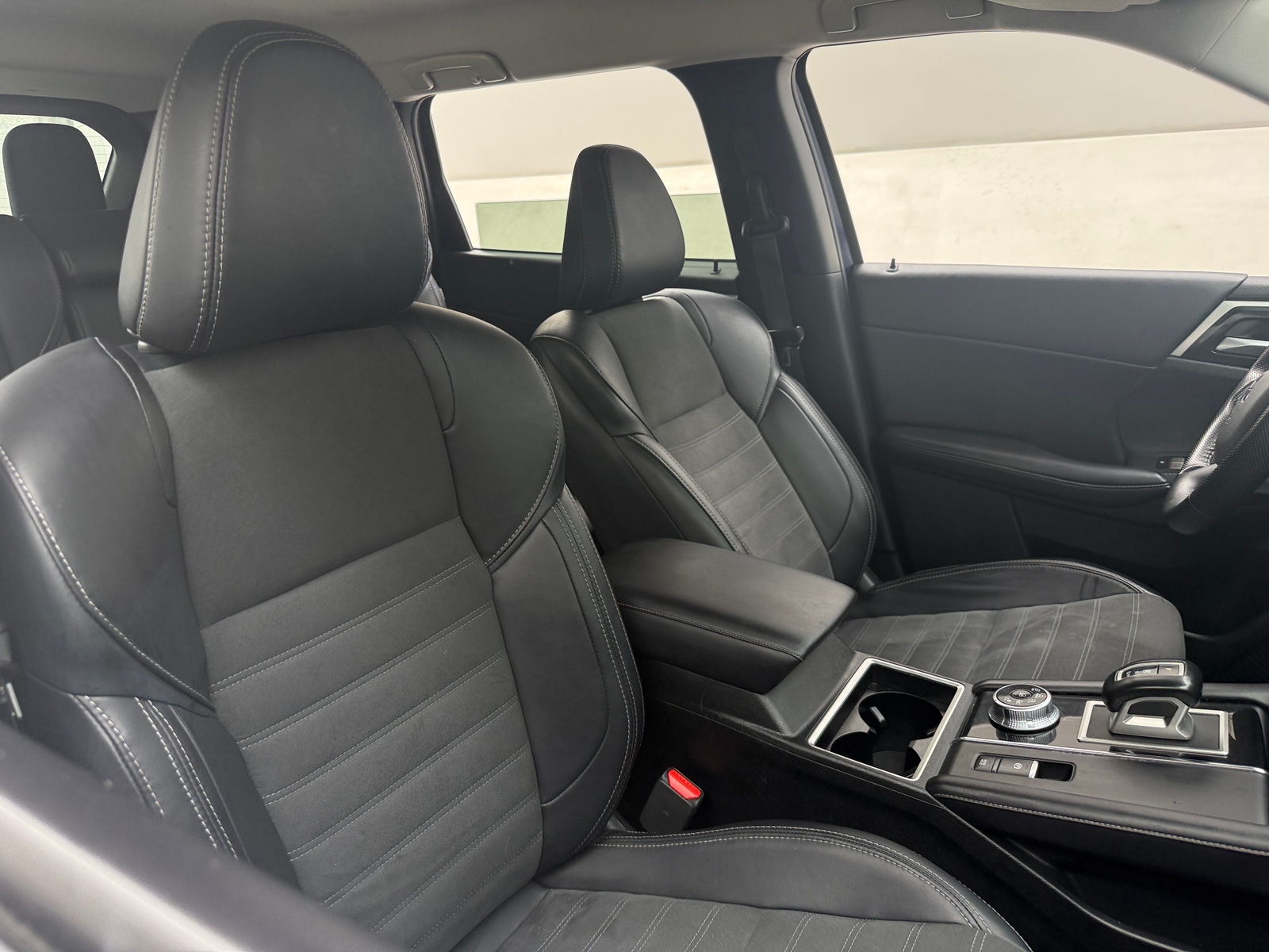 Thumbnail: 2024 Mitsubishi Outlander - 2