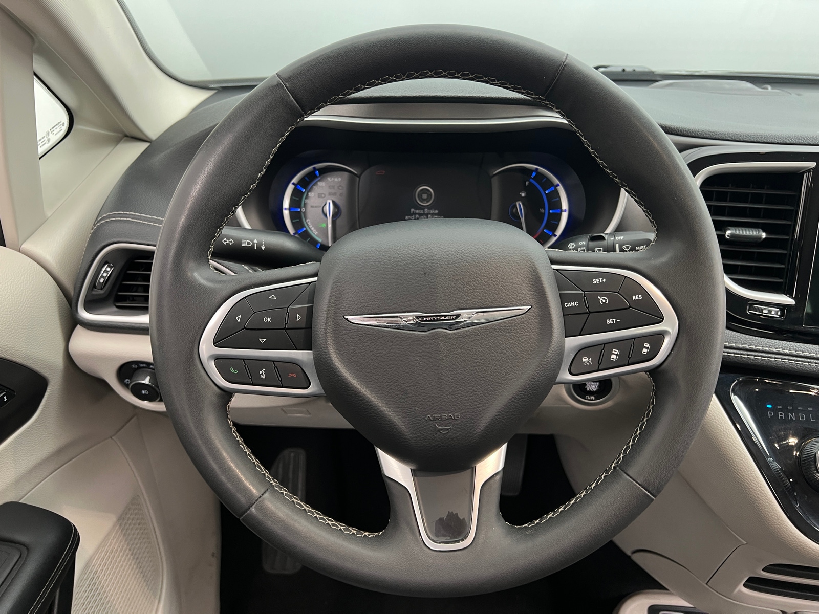 Thumbnail: 2023 Chrysler Pacifica - 4