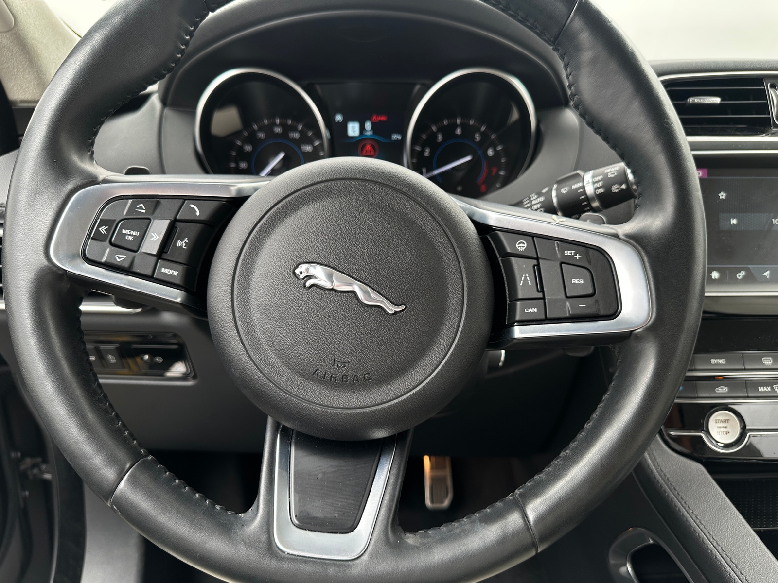 Thumbnail: 2020 Jaguar F-Pace - 4