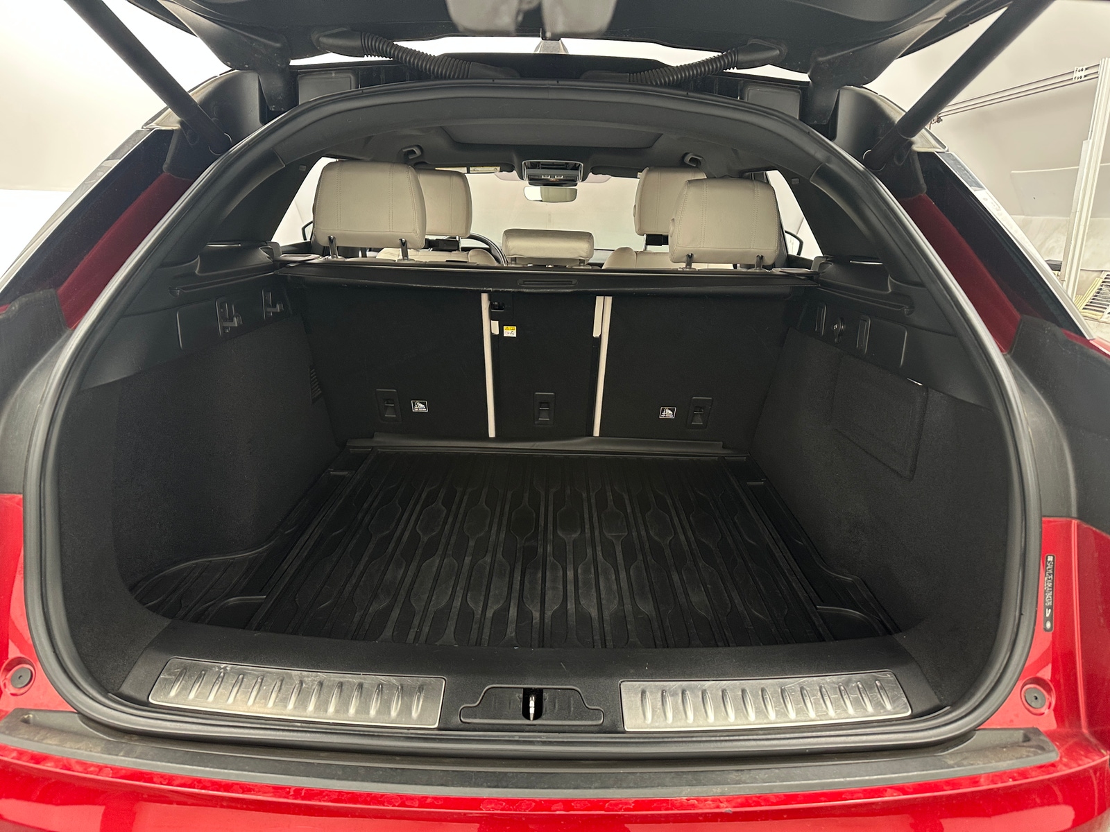 Thumbnail: 2019 Land Rover Range Rover Velar - 7
