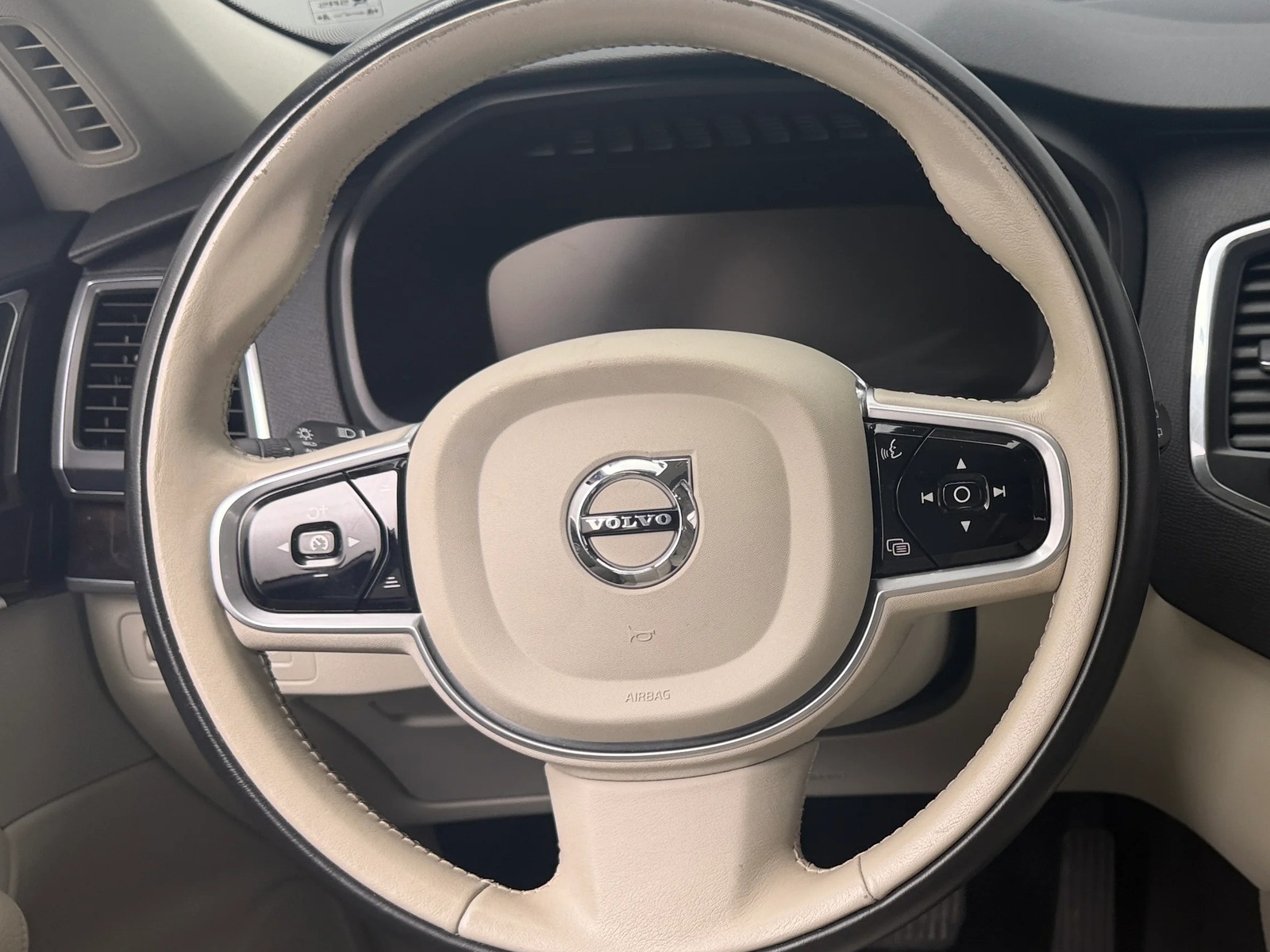 Thumbnail: 2019 Volvo XC90 - 4