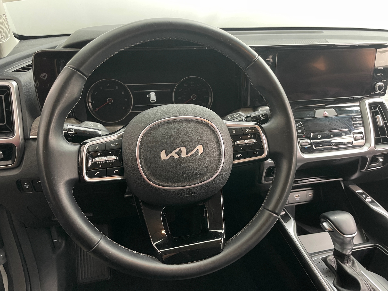 Thumbnail: 2022 Kia Sorento - 4