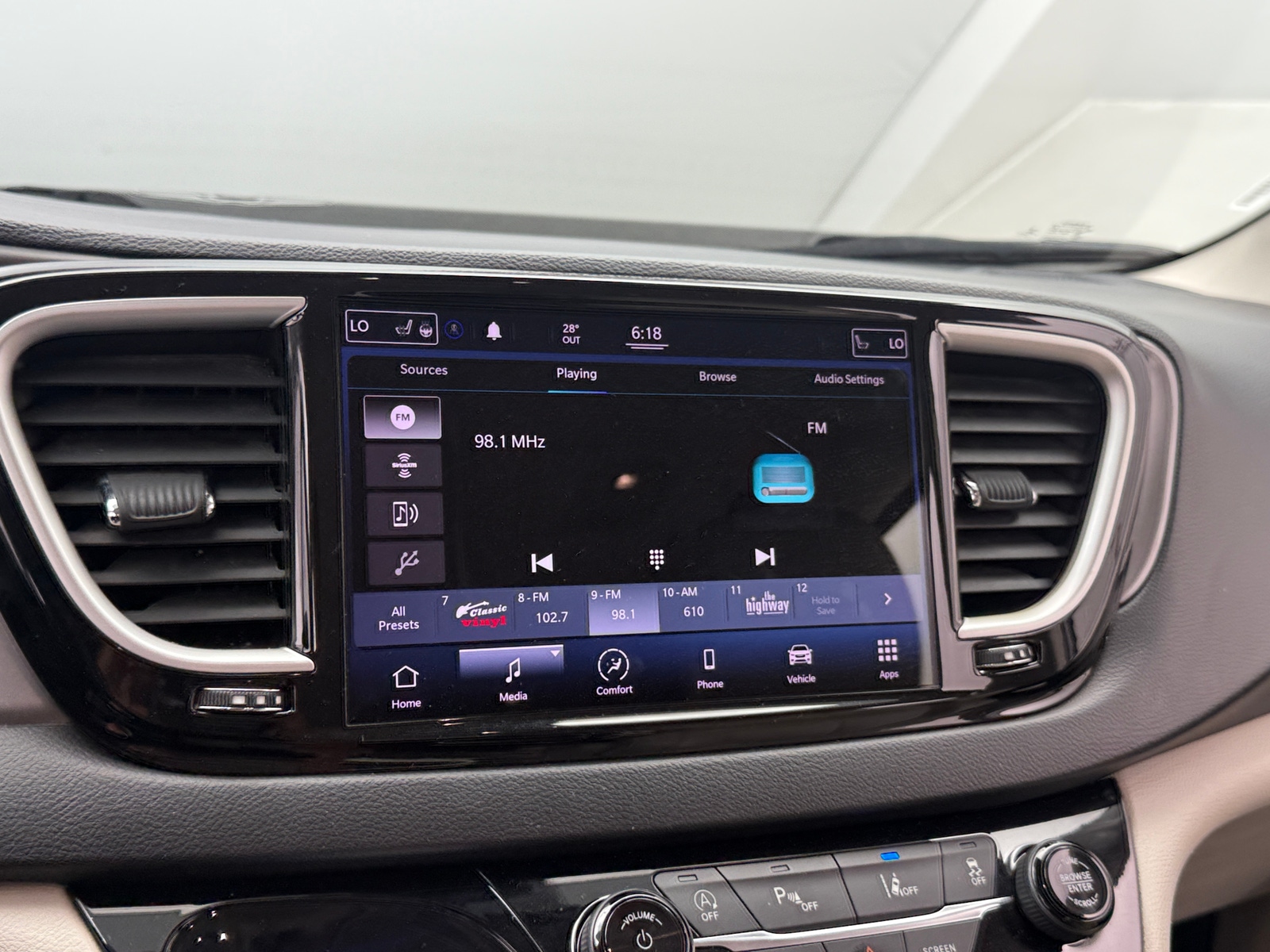 Thumbnail: 2021 Chrysler Pacifica - 3