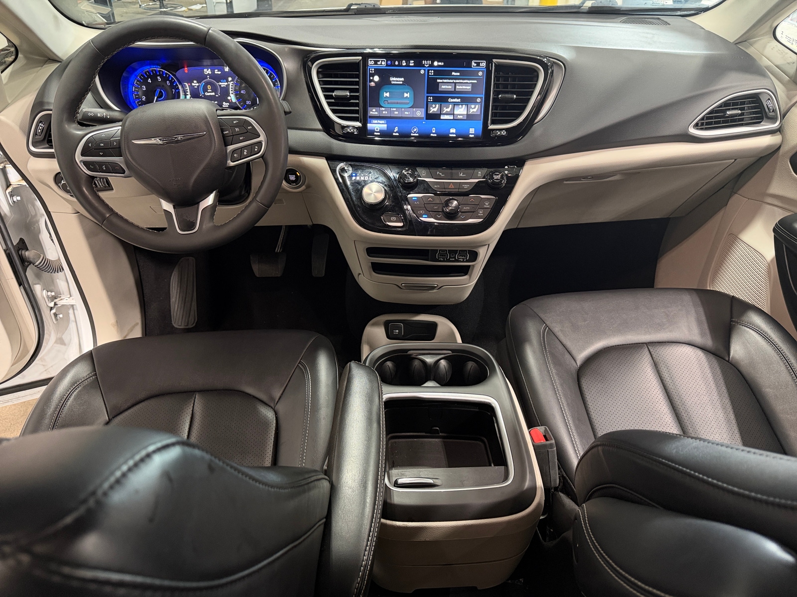 Thumbnail: 2024 Chrysler Pacifica - 2