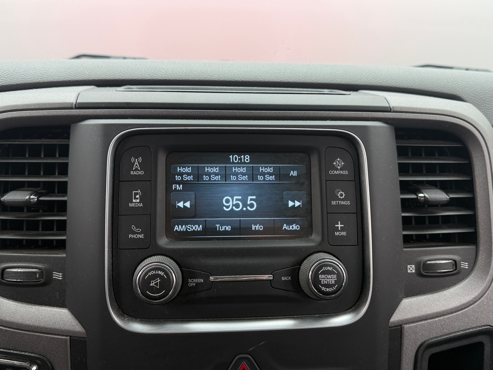 Thumbnail: 2019 RAM 1500 Classic - 4