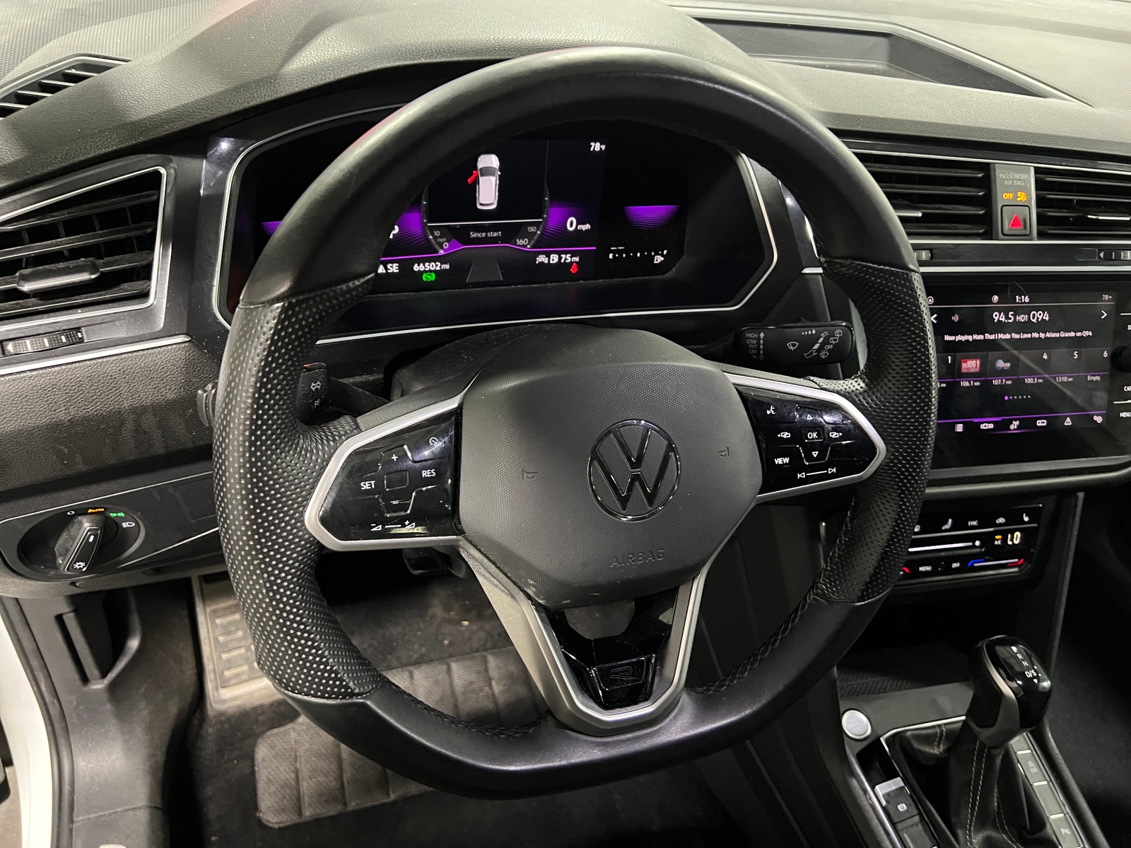 Thumbnail: 2022 Volkswagen Tiguan - 4